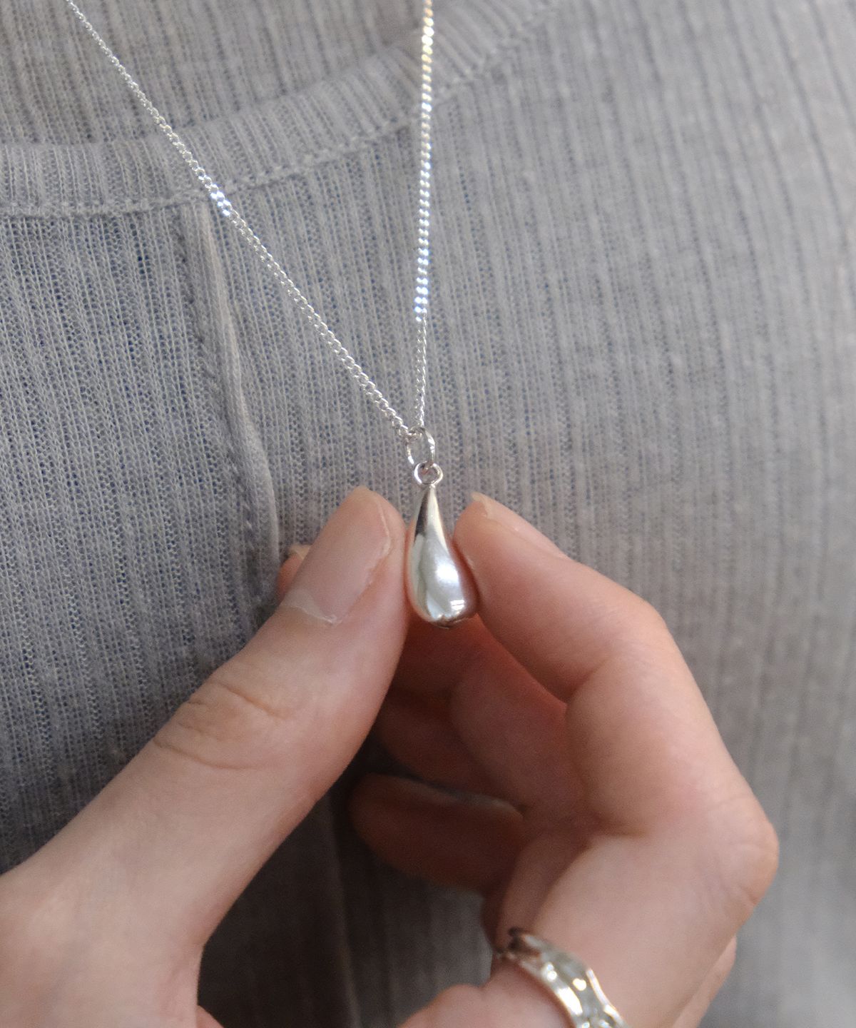 포에트리하우스(POETRYHAUS) WATERDROP LONG NECKLACE