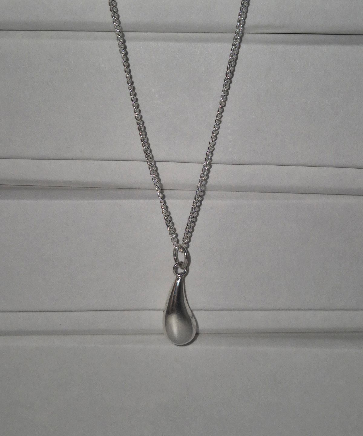 포에트리하우스(POETRYHAUS) WATERDROP LONG NECKLACE