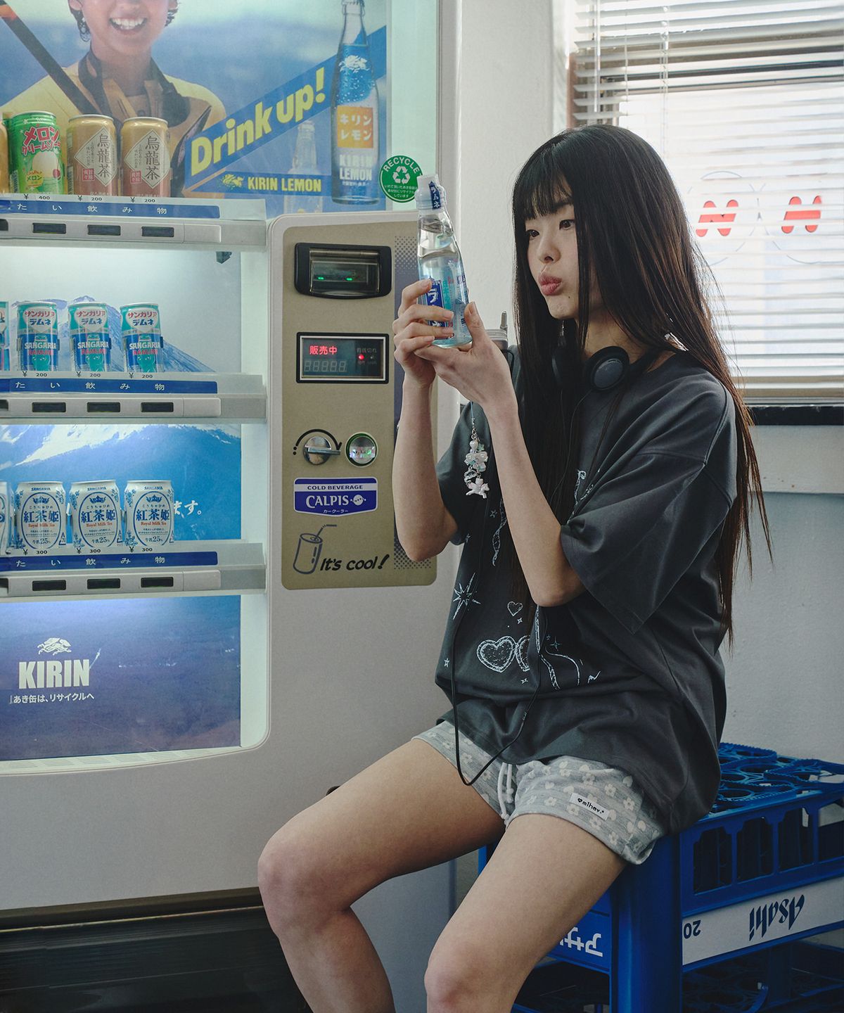 미헤브(MIHEV) 미유 러블리 참 오버핏 반팔 티셔츠 차콜