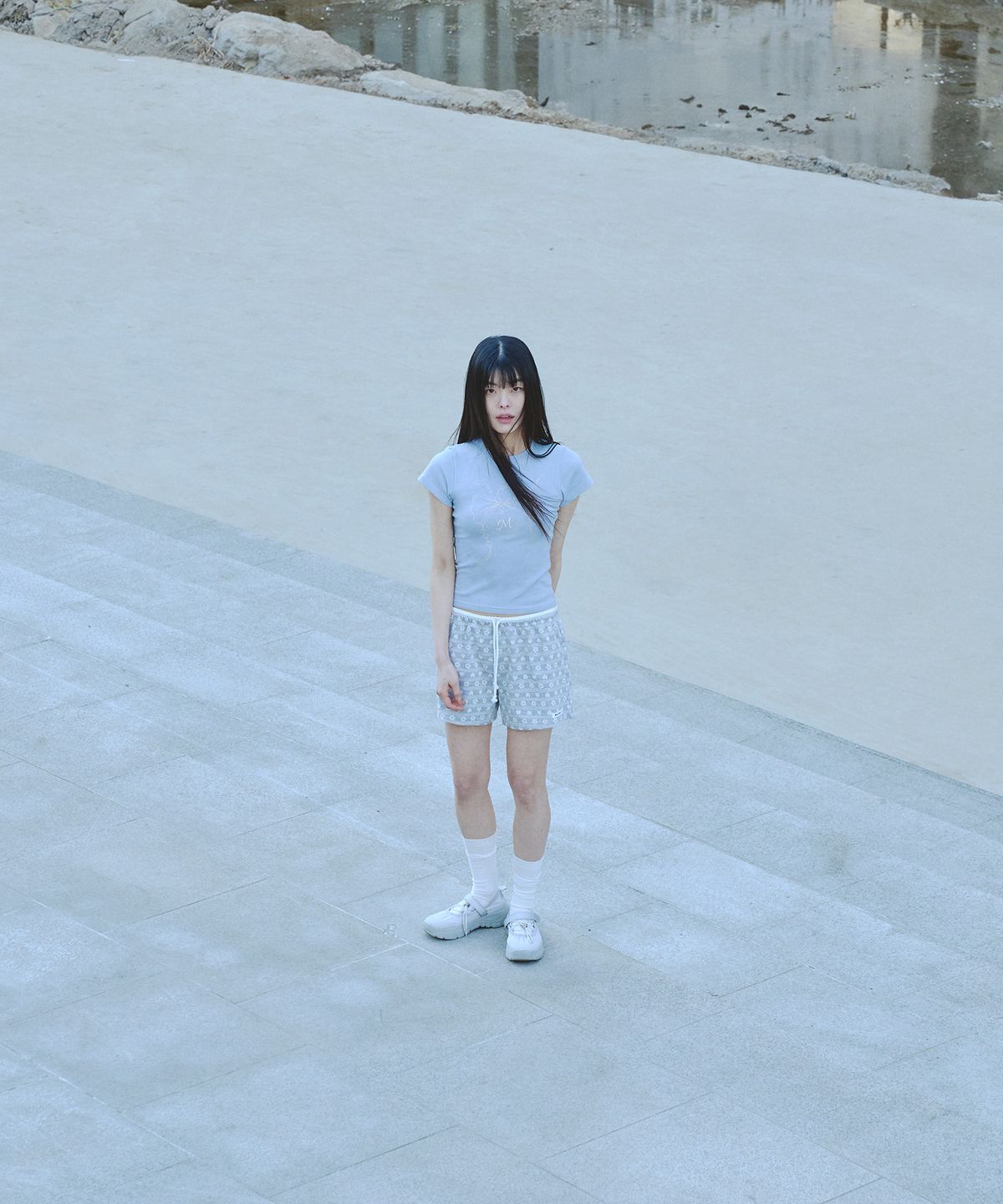 미헤브(MIHEV) M 하트 팬던트 반팔 티셔츠 스카이블루