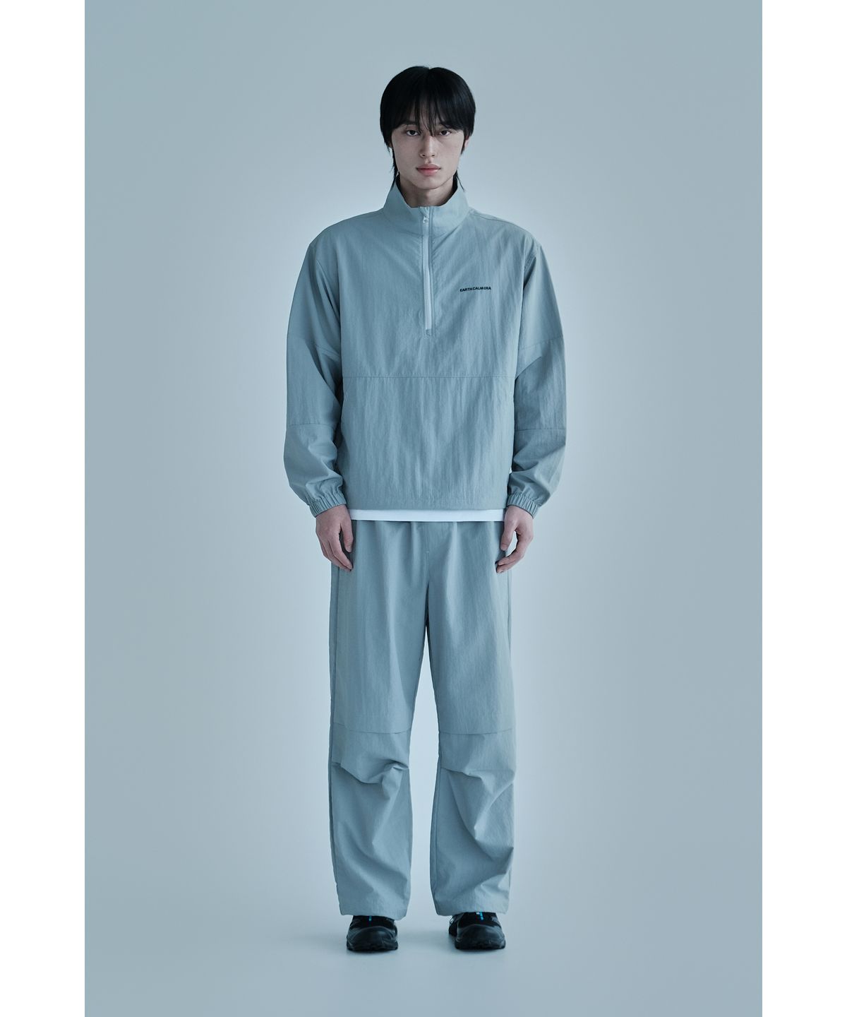 얼스캄에라(EARTH CALM ERA) 라이트웨이트 파라수트 팬츠_라이트 그레이
