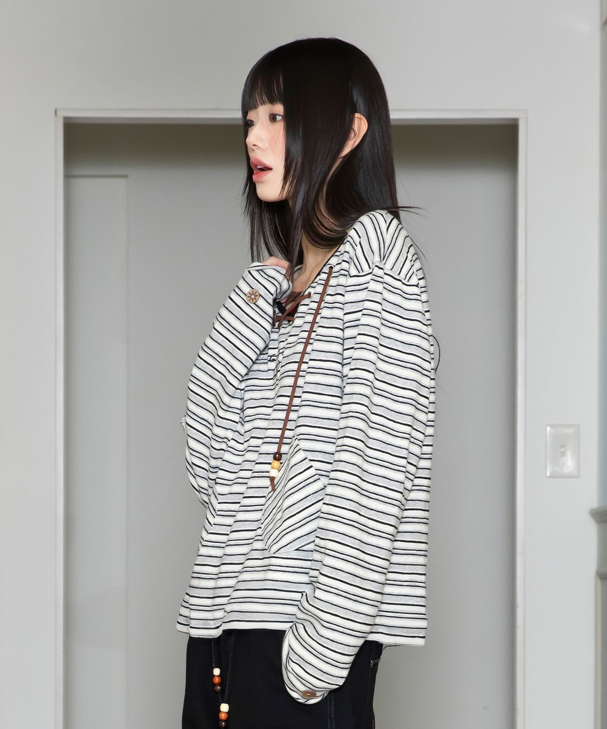 루나키후(RuNaKi'Hu') WXT084 나미 스트라이프 브이넥 롱슬리브 (GRAY)
