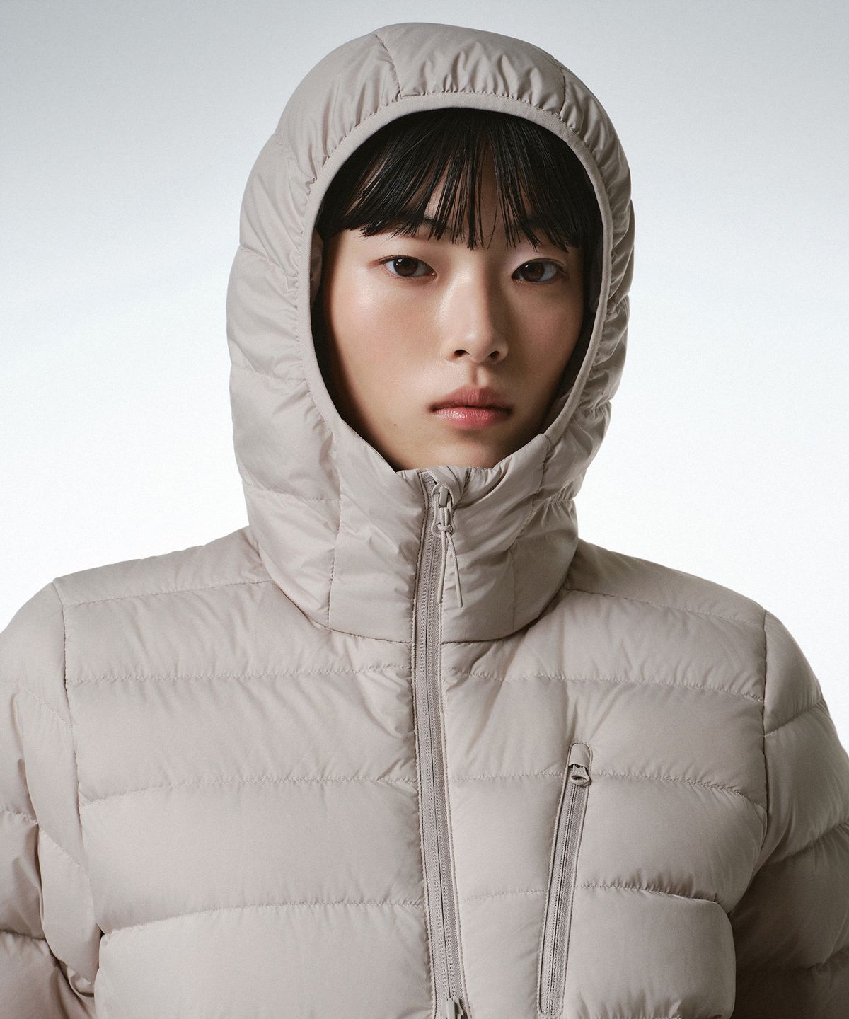 무신사 스탠다드 우먼(MUSINSA STANDARD WOMAN) [시티 레저] 우먼즈 후디드 라이트 다운 재킷 [라이트 웜 그레이]
