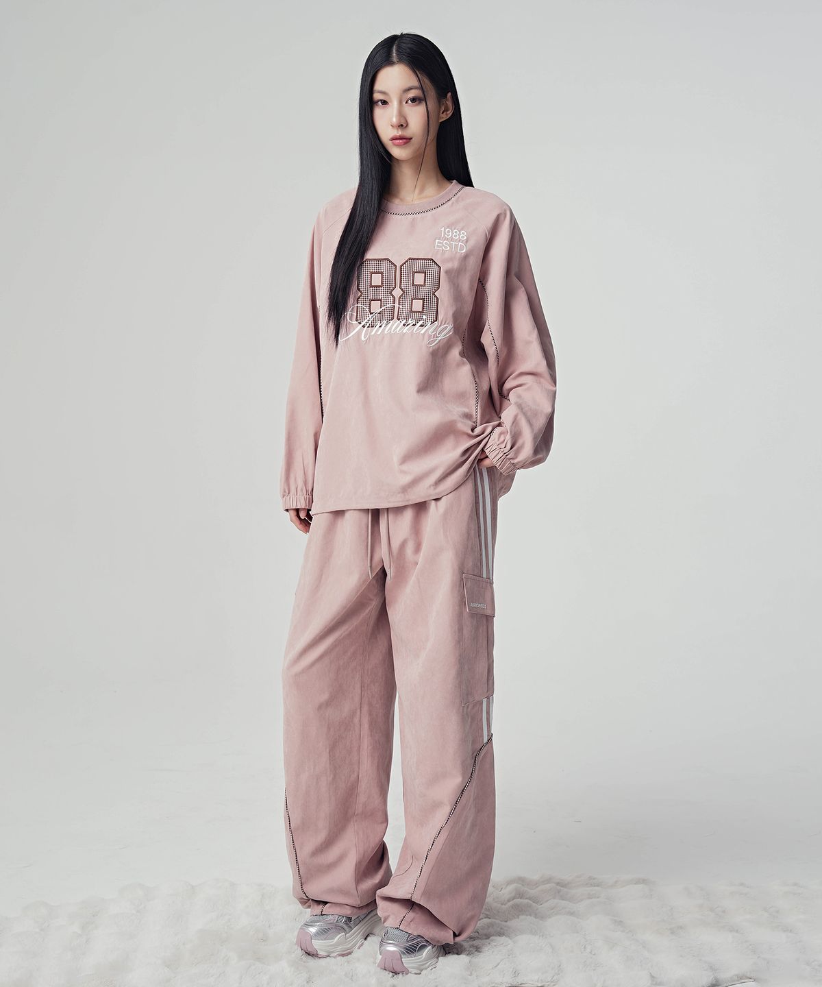 어반드레스(AVANDRESS) [SET] 88 어메이징 스프링 스웨이드 맨투맨 + 88 어메이징 스프링 스웨이드 팬츠