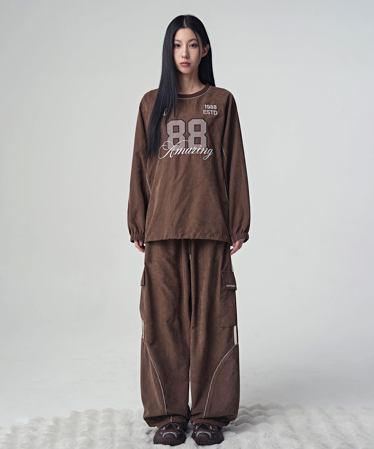 어반드레스(AVANDRESS) [SET] 88 어메이징 스프링 스웨이드 맨투맨 + 88 어메이징 스프링 스웨이드 팬츠