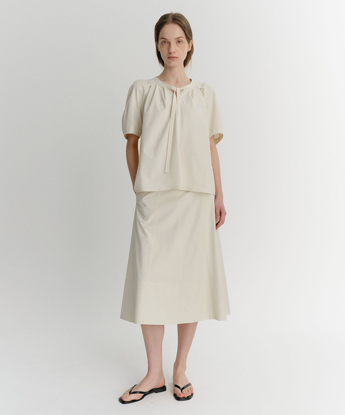 이아(EAAH) LAYN TIE TUCK BLOUSE (CREAM)