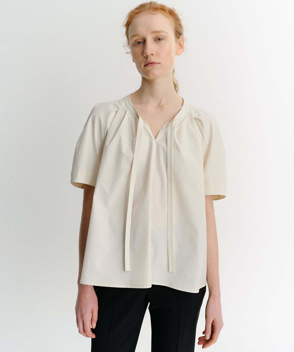 이아(EAAH) LAYN TIE TUCK BLOUSE (CREAM)