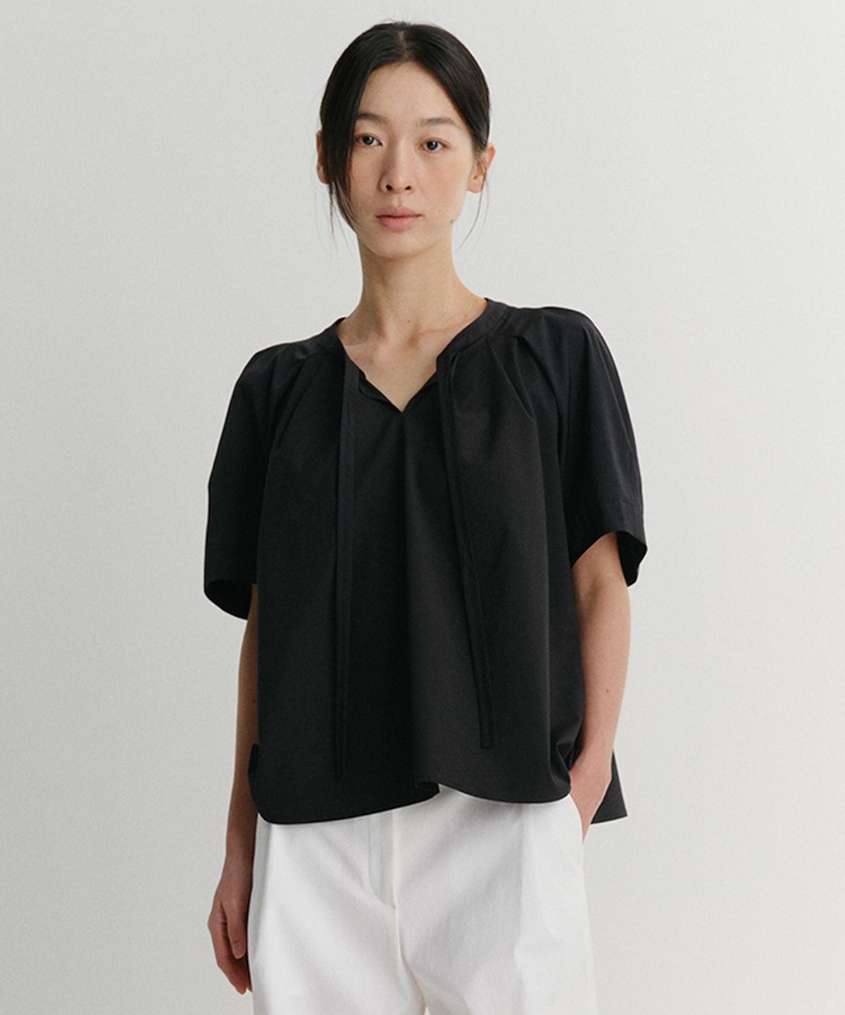 이아(EAAH) LAYN TIE TUCK BLOUSE (BLACK)