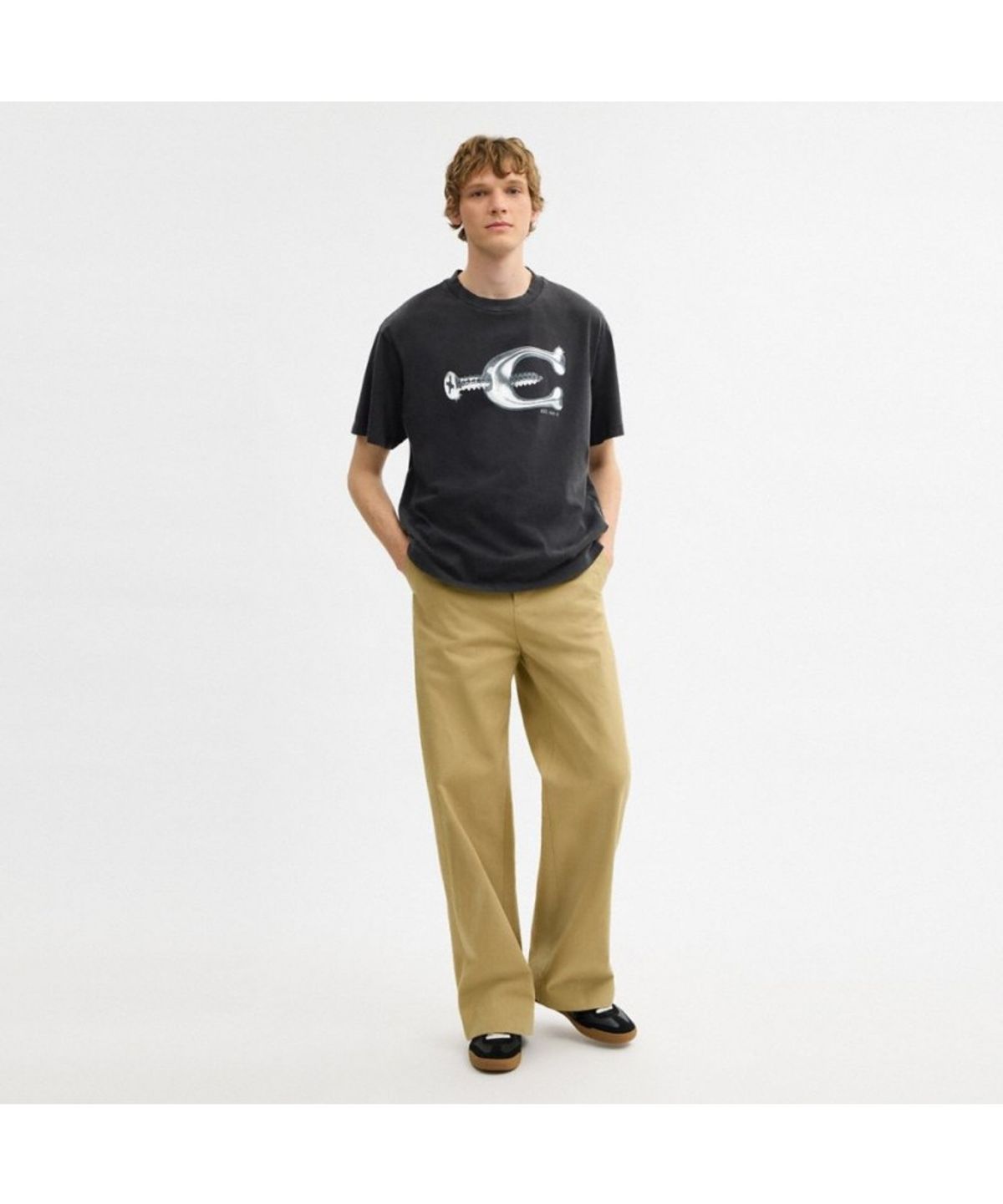 코치(COACH) 스크루 릴랙스드 티셔츠 인 오가닉 코튼 CEG92 BLK