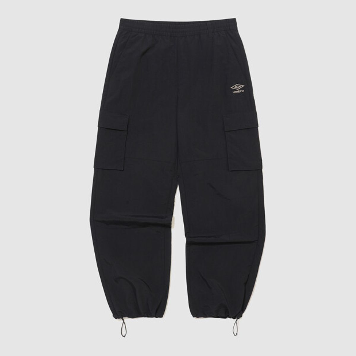 엄브로(UMBRO) 클래식 와이드 조거 2WAY 카고 팬츠 블랙 UR121CPT31