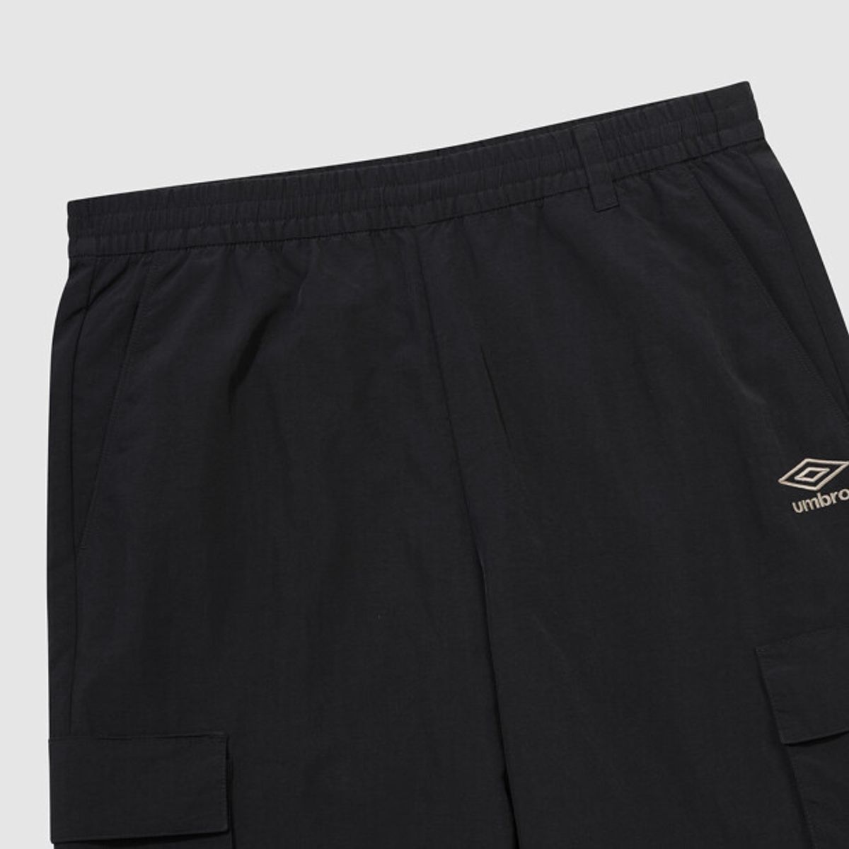 엄브로(UMBRO) 클래식 와이드 조거 2WAY 카고 팬츠 블랙 UR121CPT31