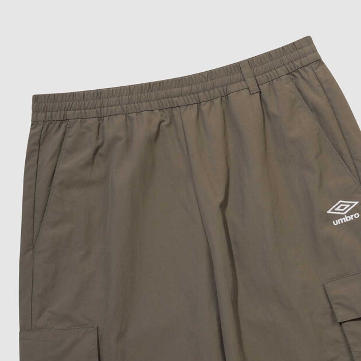 엄브로(UMBRO) 클래식 와이드 조거 2WAY 카고 팬츠 브라운 UR121CPT31