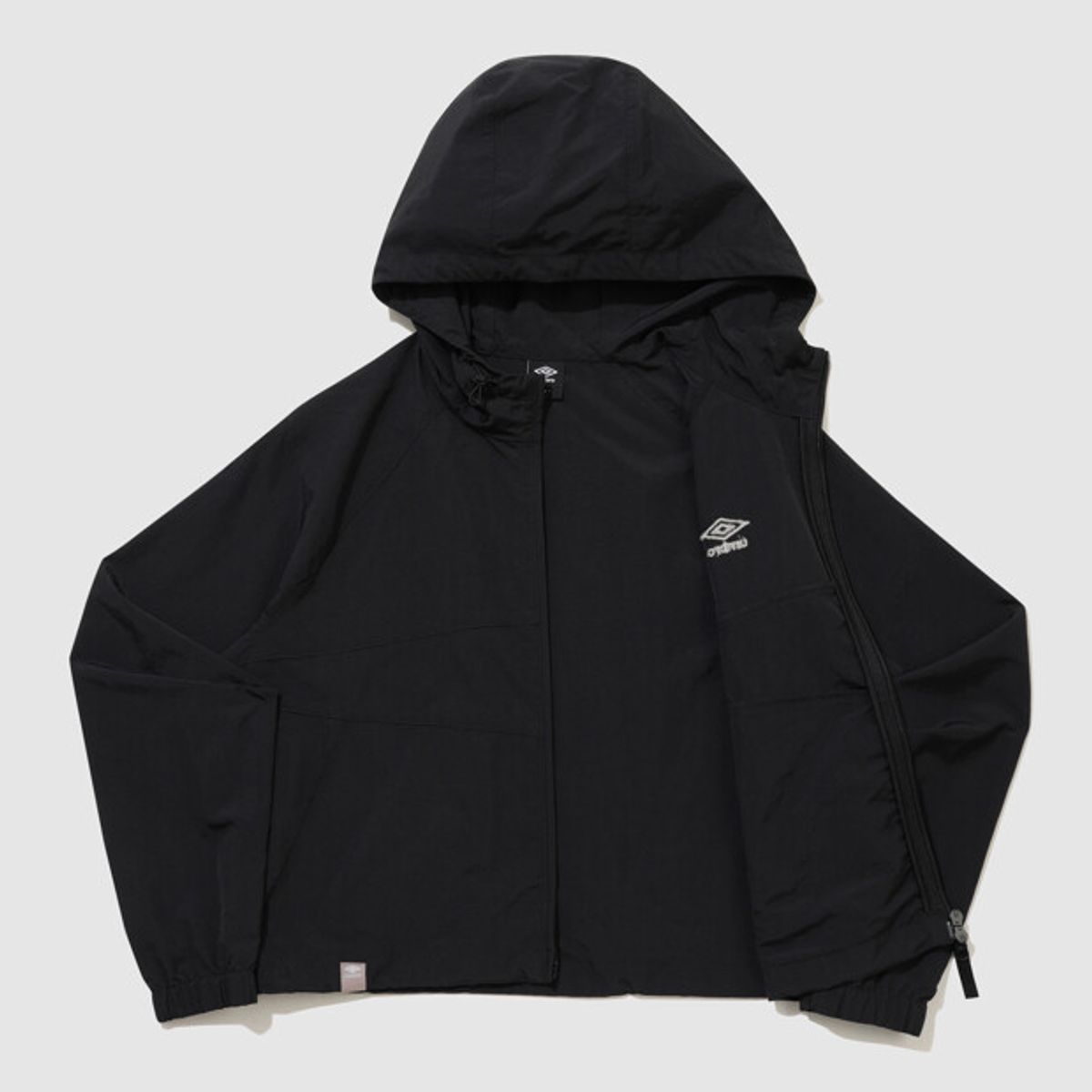 엄브로(UMBRO) 클래식 우먼스 후드형 바람막이 집업 자켓 블랙 UR122CJK32