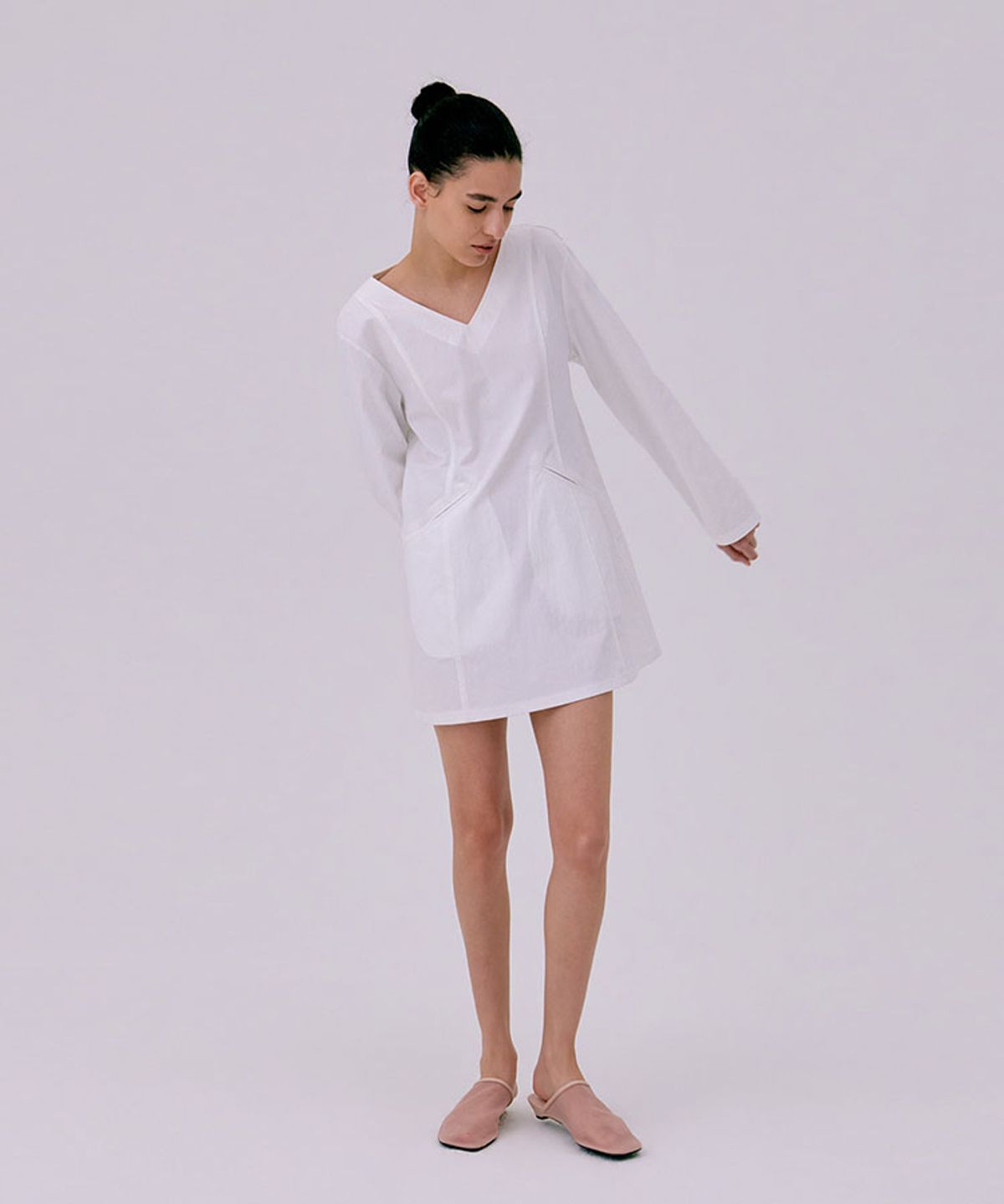 분더캄머(WNDERKAMMER) V-neck Mini Dress_White