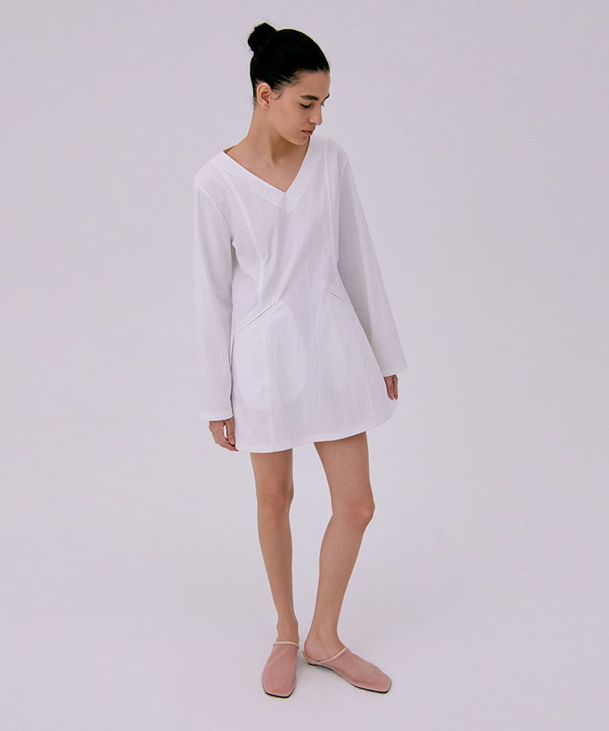 분더캄머(WNDERKAMMER) V-neck Mini Dress_White