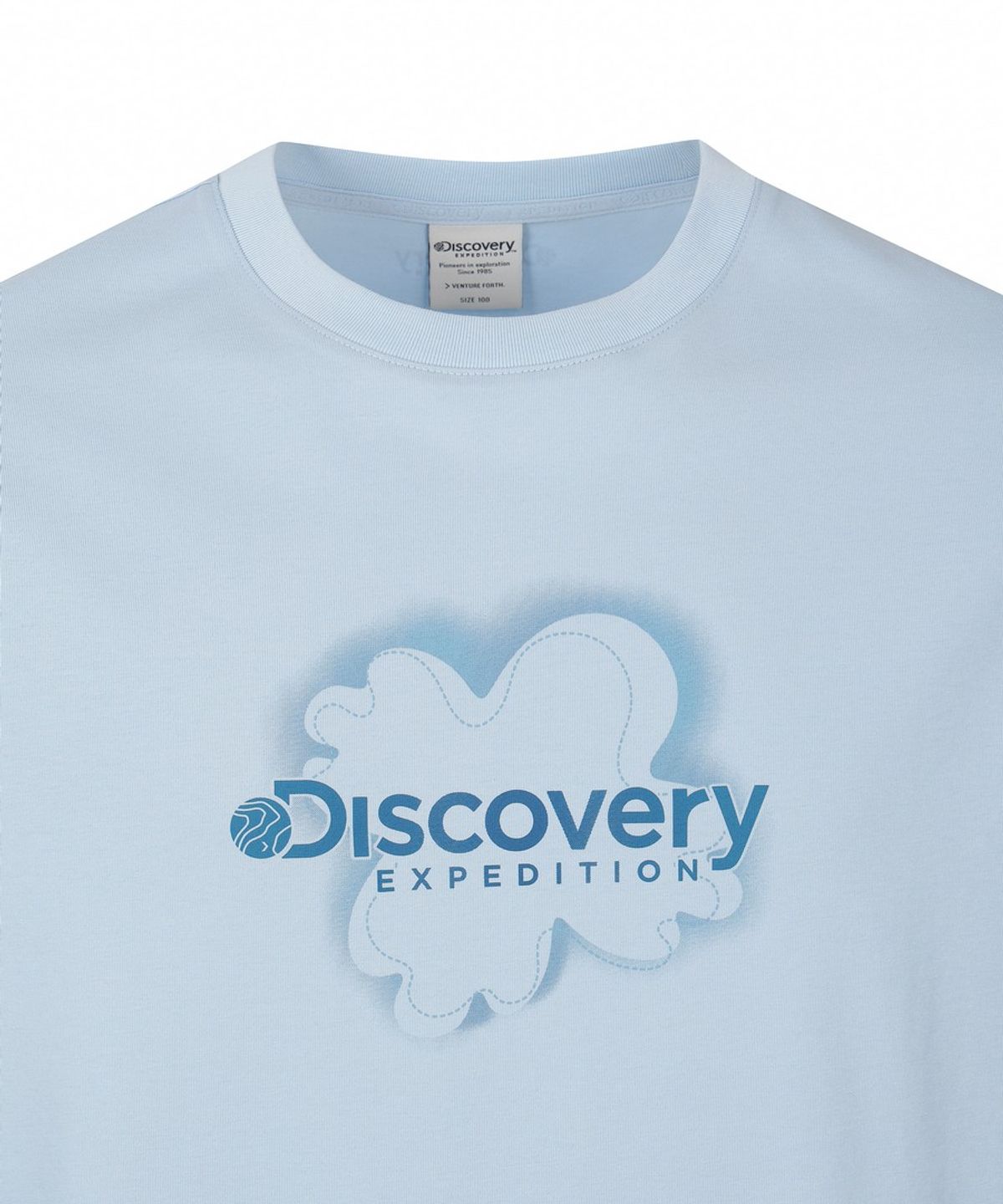 디스커버리 익스페디션(DISCOVERY EXPEDITION) 유니 프레시벤트 맵 레터링 반팔티셔츠 (L/BLUE)