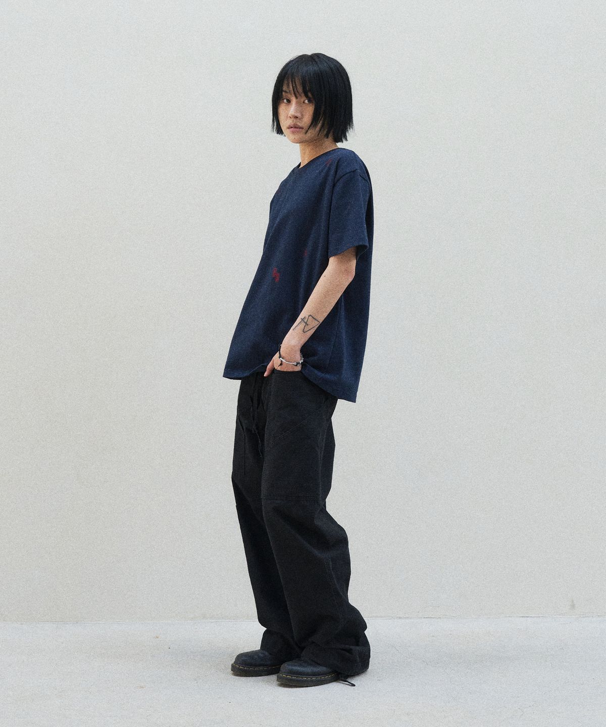 슬로우애시드(SLOWACID) 워시드 스탬프 반팔 티셔츠 [네이비]