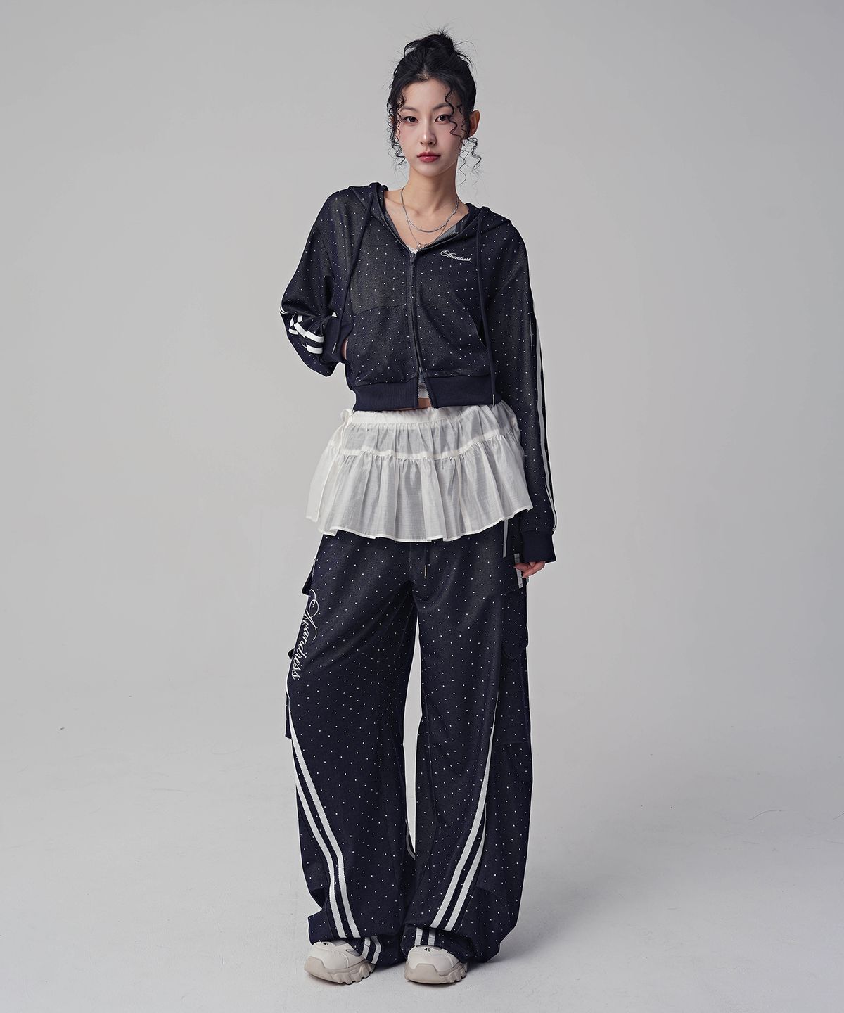 어반드레스(AVANDRESS) [SET] 티니 도트 트랙 후드 집업 + 티니 도트 트랙 팬츠