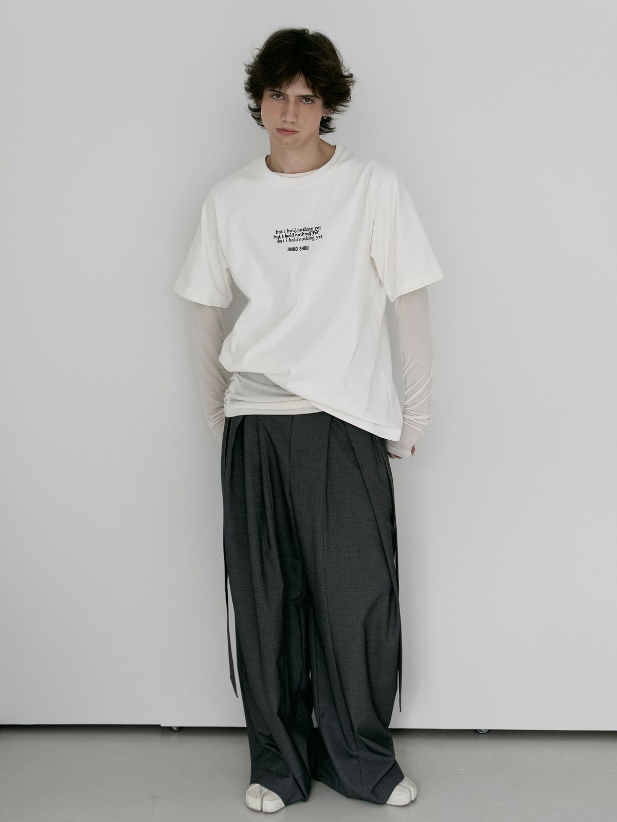 진호쇼우(JINHO SHOU) [But I Hold Nothing Yet] 그래픽 반팔 티셔츠 아이보리