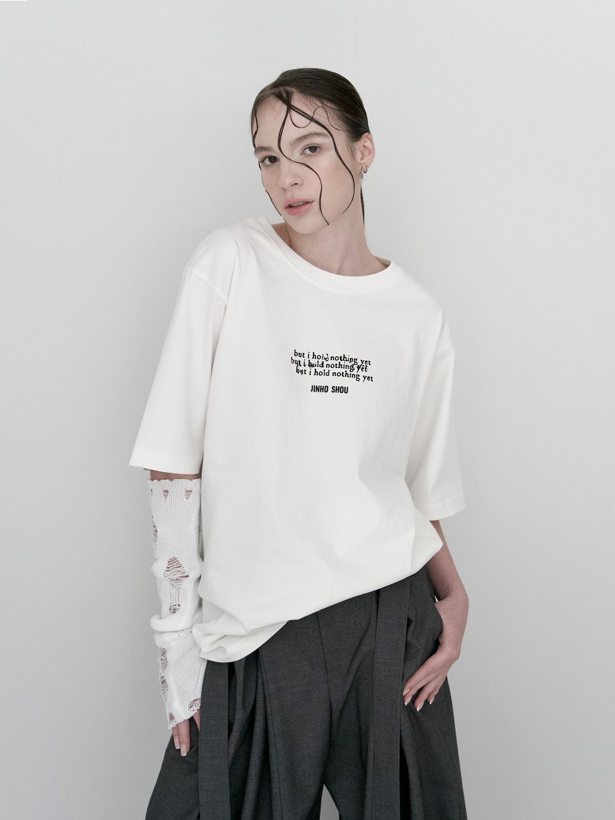 진호쇼우(JINHO SHOU) [But I Hold Nothing Yet] 그래픽 반팔 티셔츠 아이보리