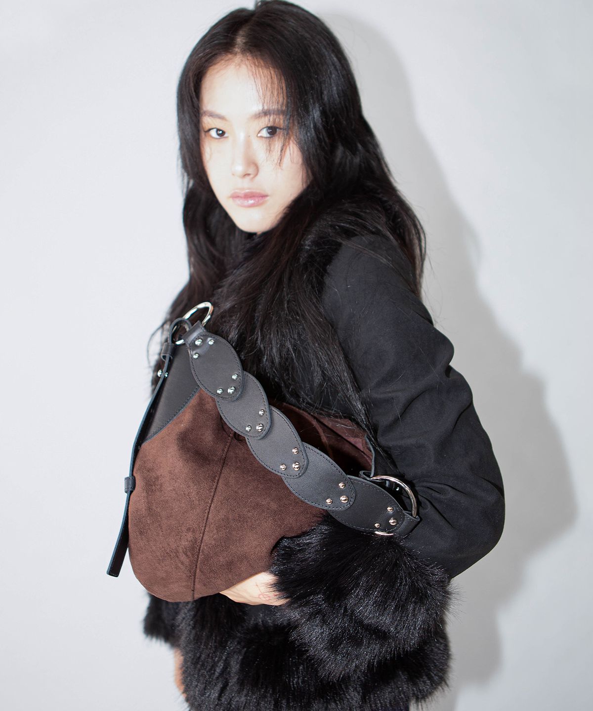 아포이(AFOYE) Ova Bag / Brown Suede