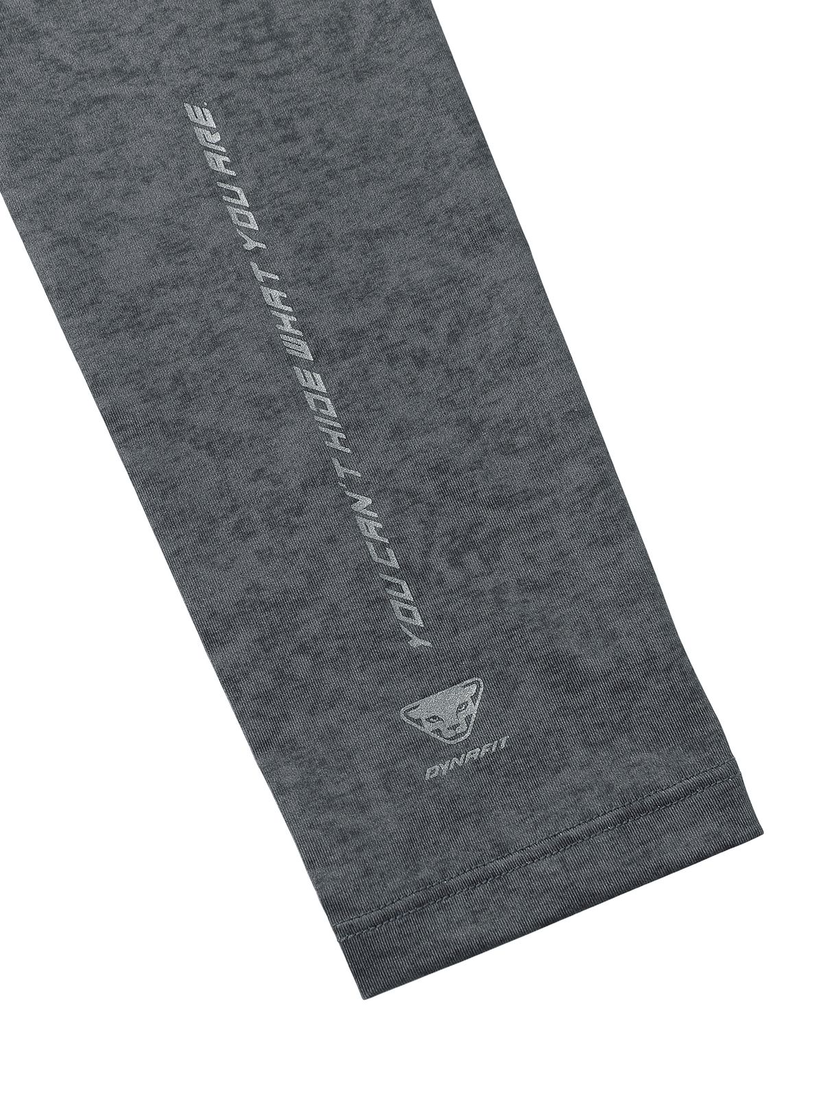 다이나핏(DYNAFIT) 그래픽 냉감 암커버_Dark Grey YUA26Z02C6