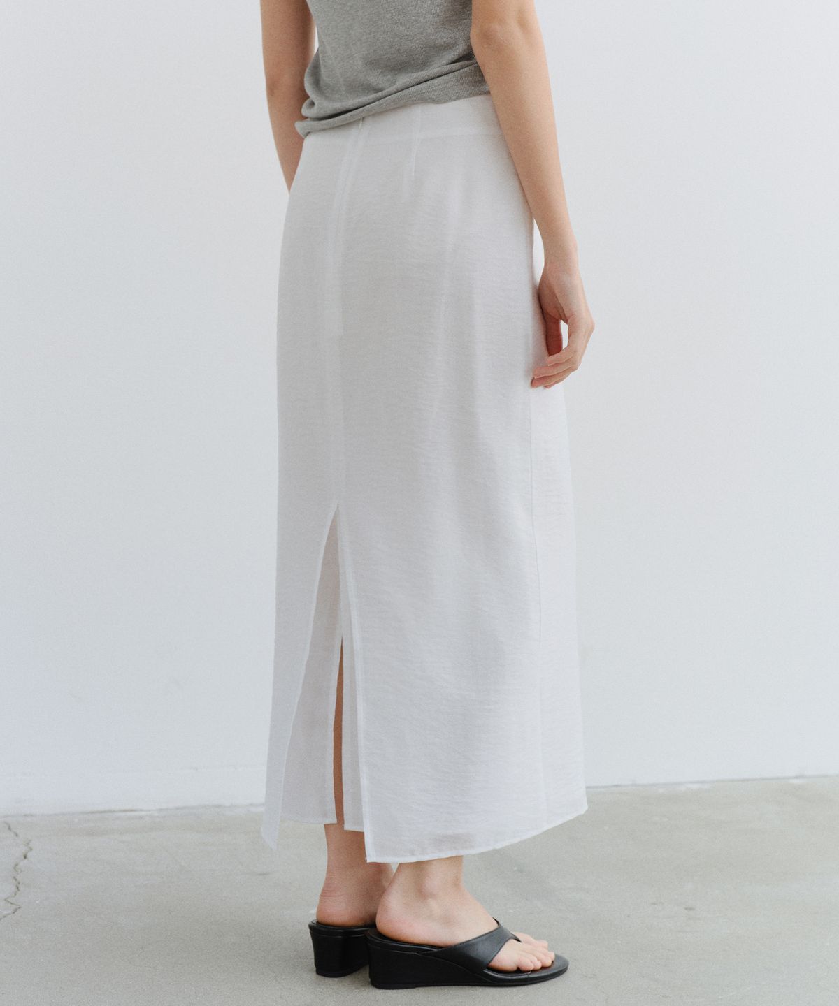 유라고(URAGO) Silk back slit long skirt