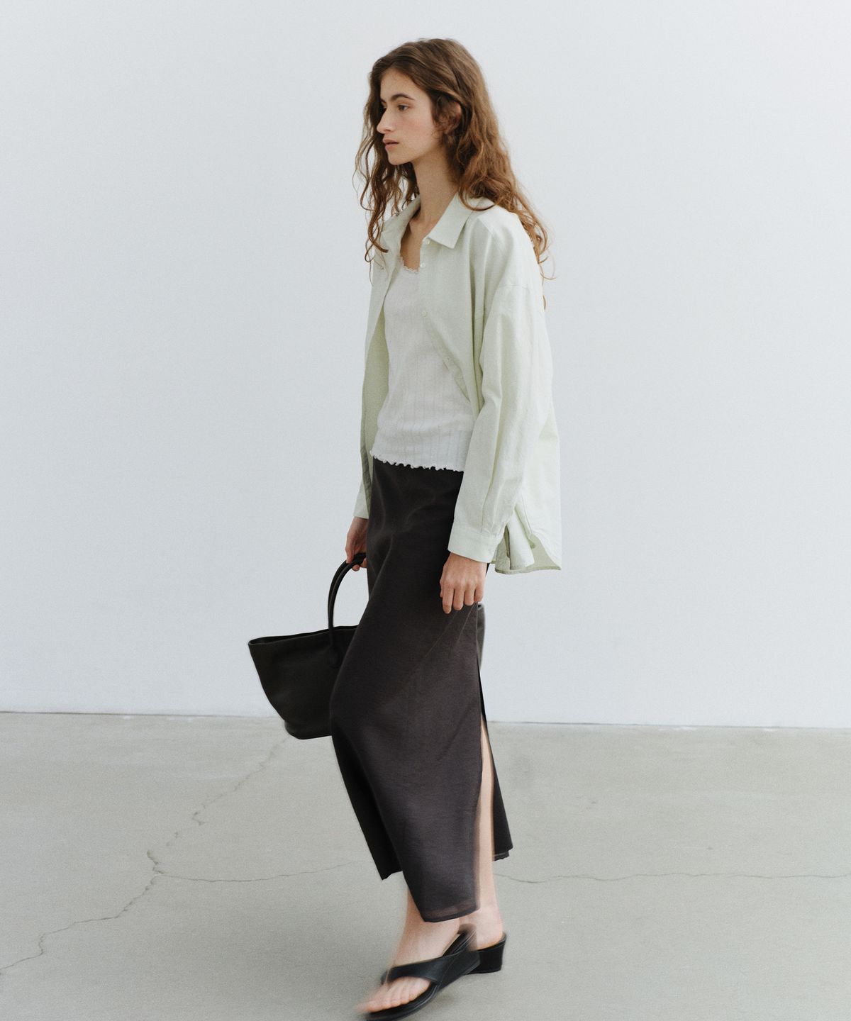 유라고(URAGO) Silk back slit long skirt