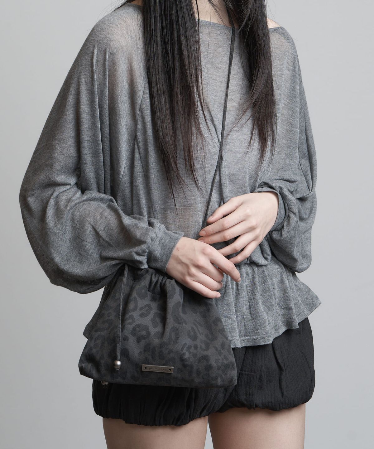 피넛루프(PEANUT LOOP) Leopard Pouch Bag Charcoal