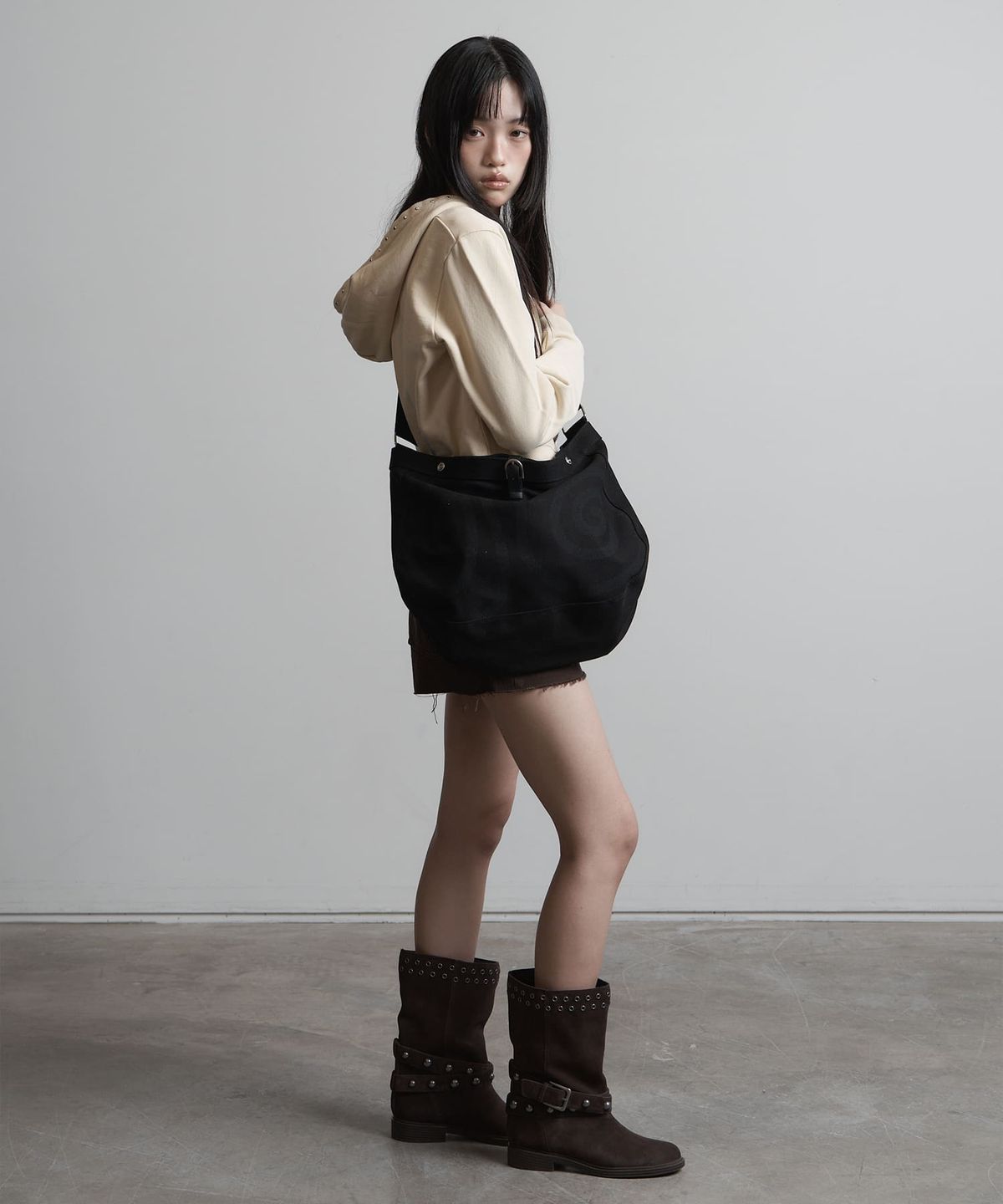 피넛루프(PEANUT LOOP) Spiral Canvas cross bag Black