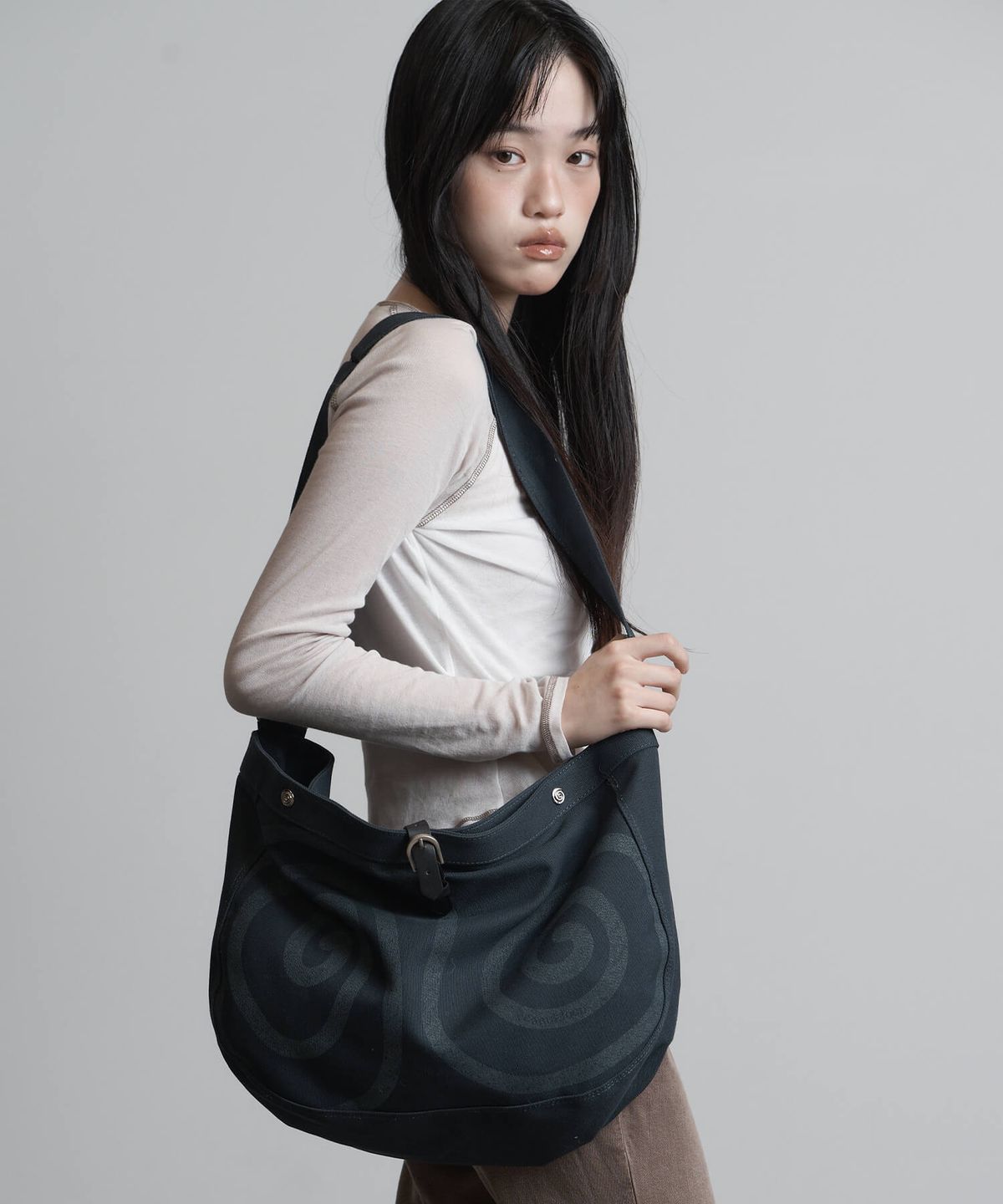 피넛루프(PEANUT LOOP) Spiral Canvas cross bag Navy
