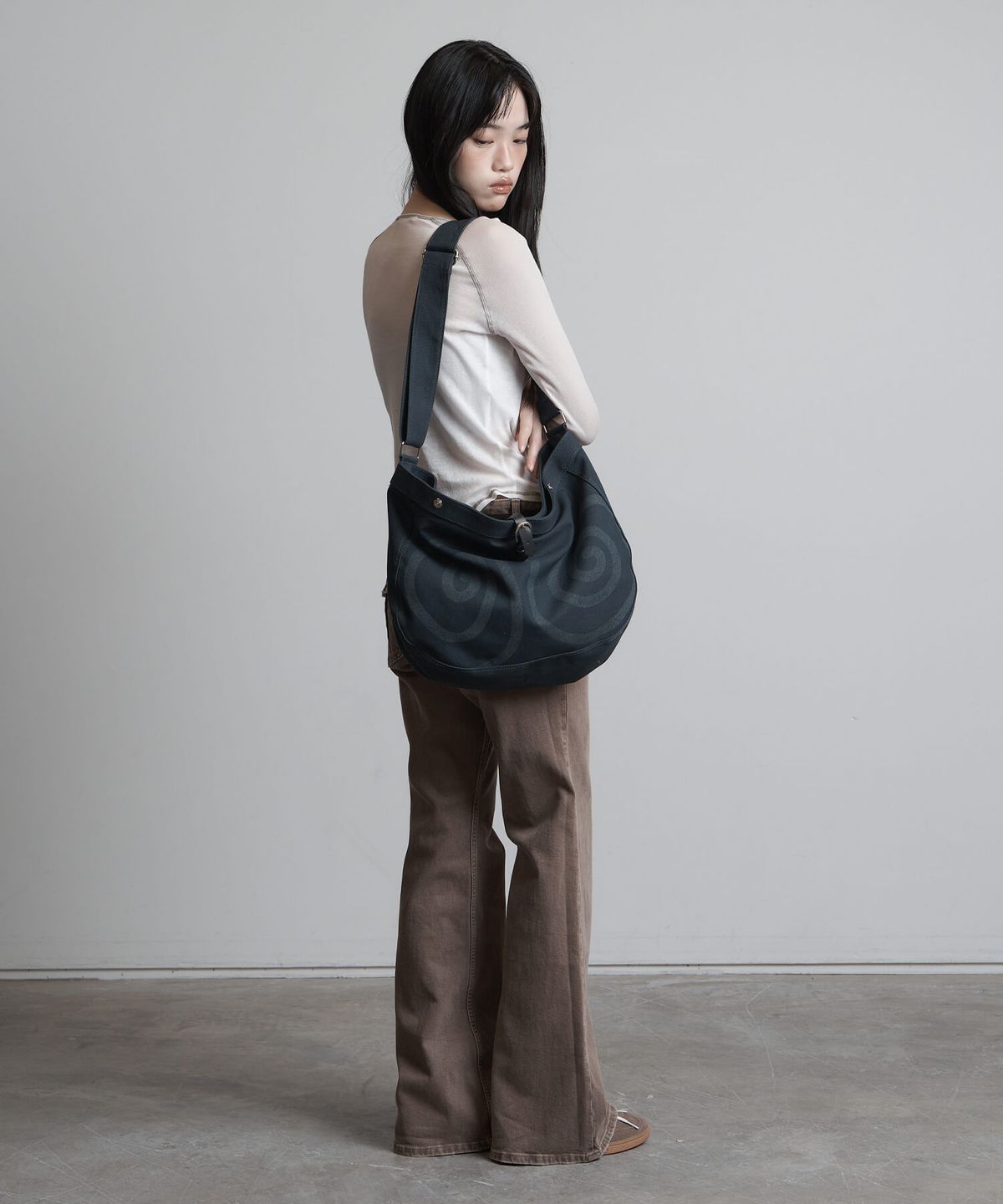 피넛루프(PEANUT LOOP) Spiral Canvas cross bag Navy