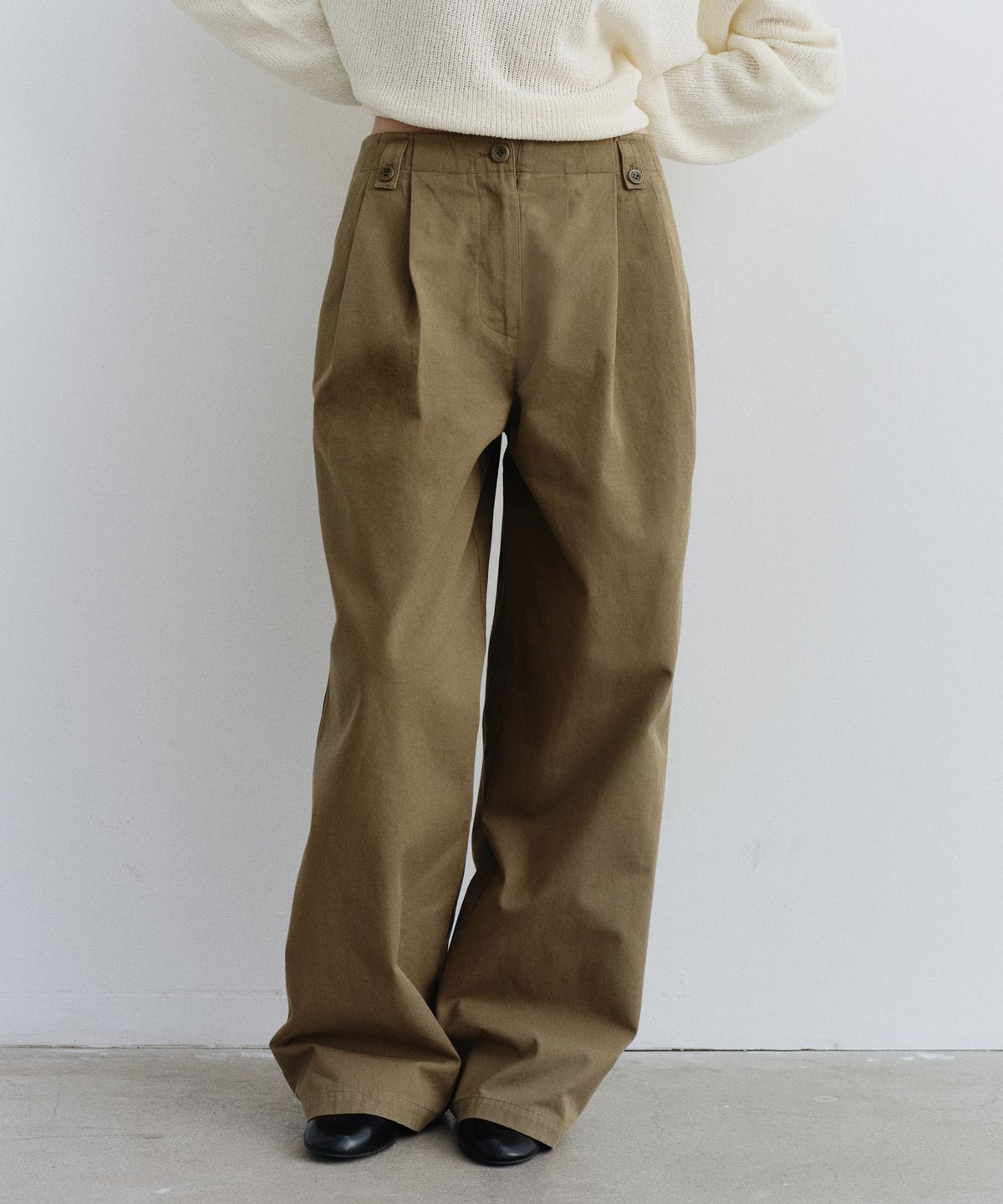 유라고(URAGO) Button two-tuck chino pants