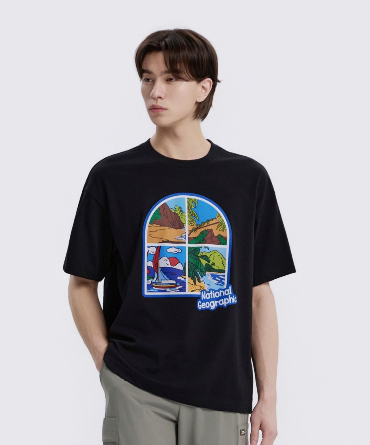 내셔널지오그래픽(NATIONALGEOGRAPHIC) N262UTS906 윈도우 그래픽 세미오버핏 반팔 티셔츠 BLACK