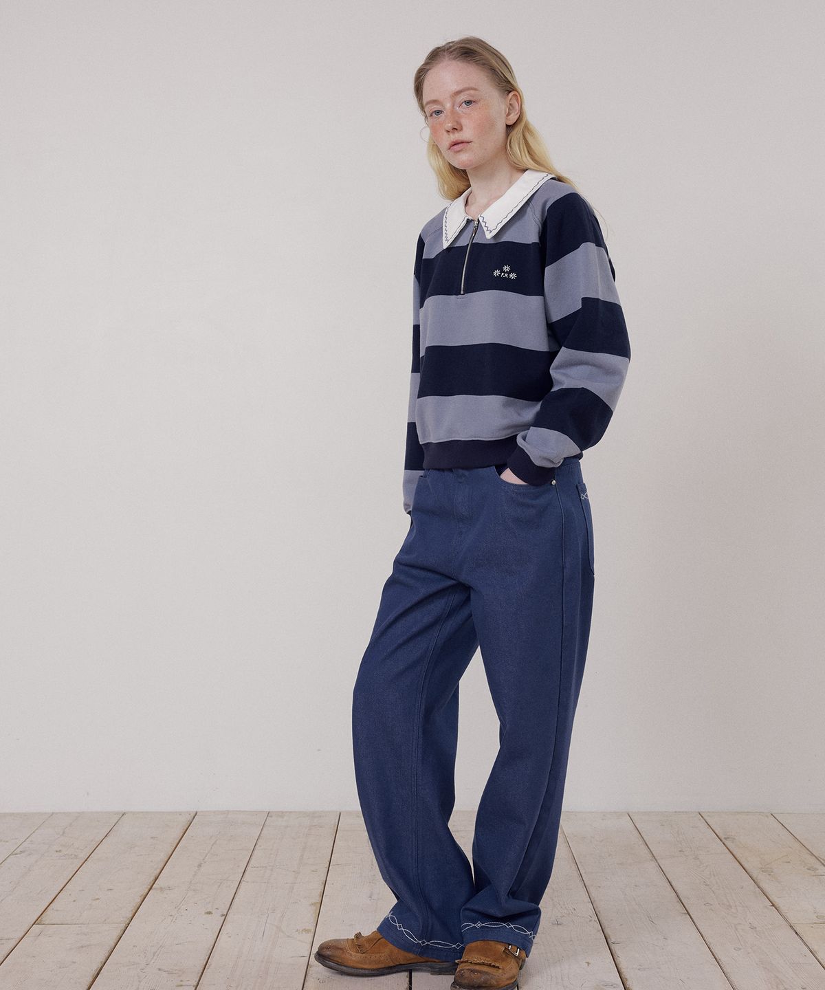 프리터(FRITUR) Embroidery Round Collar Sweatshirt Light Blue_F261TS04