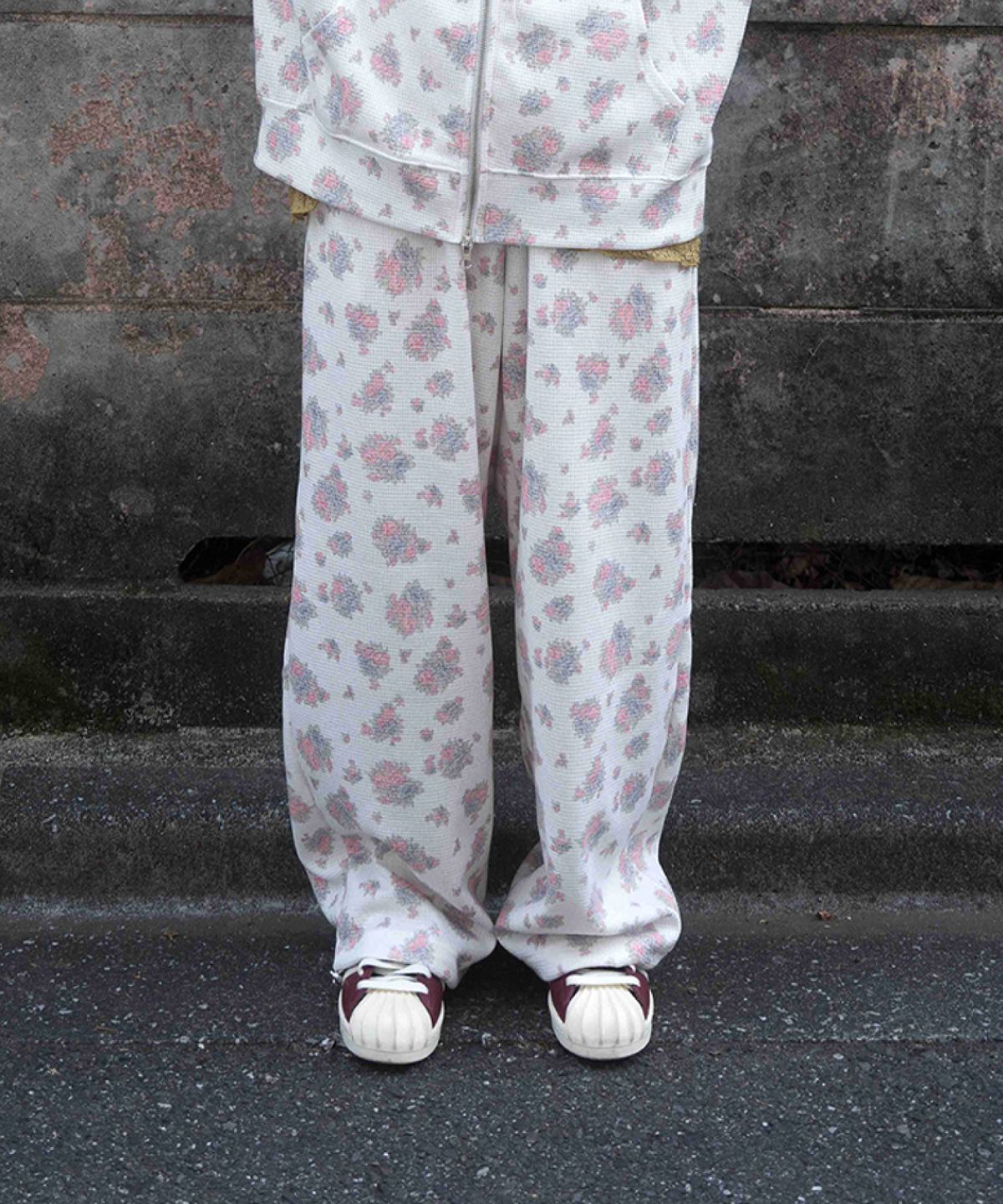 쿠키시(KOOKEESEE) 플라워 와플 조거 팬츠 (아이보리)