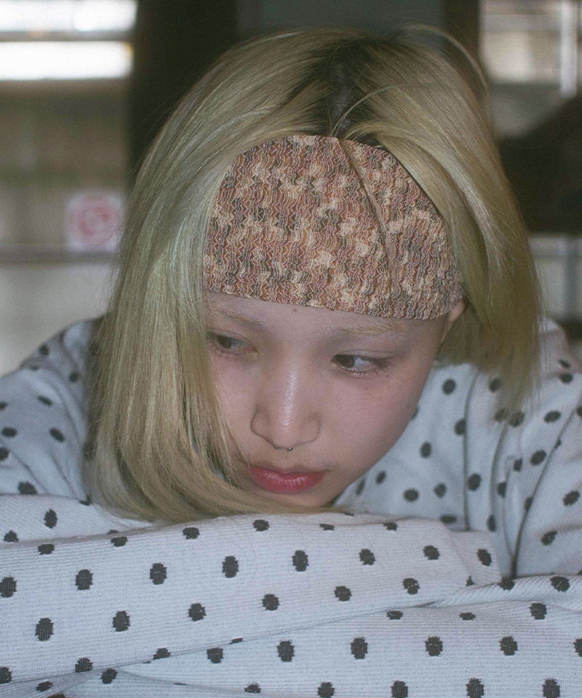 쿠키시(KOOKEESEE) 링클 헤드 밴드 (마블 베이지)