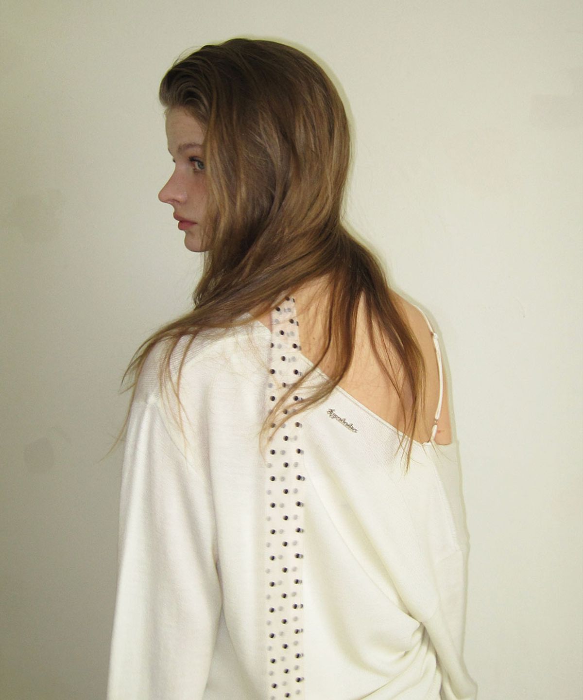 어패럴아카이브(APPAREL ARCHIVE) Peed deep v-neck knit - Ivory
