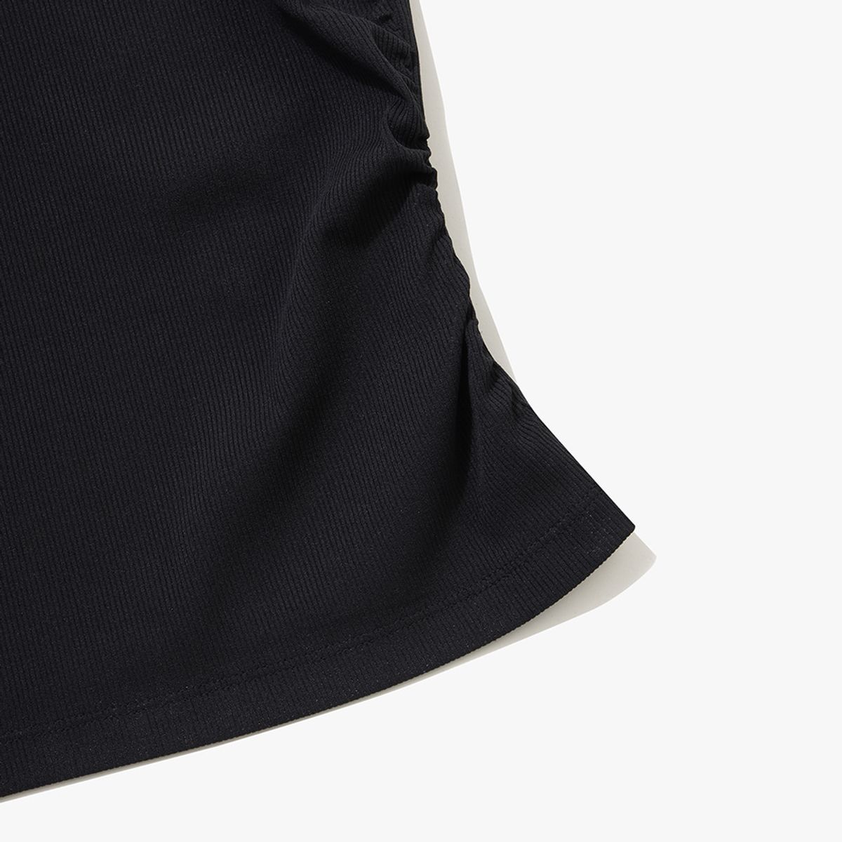 디아도라(diadora) 골지 셔링 슬리브리스 우먼 BLACK