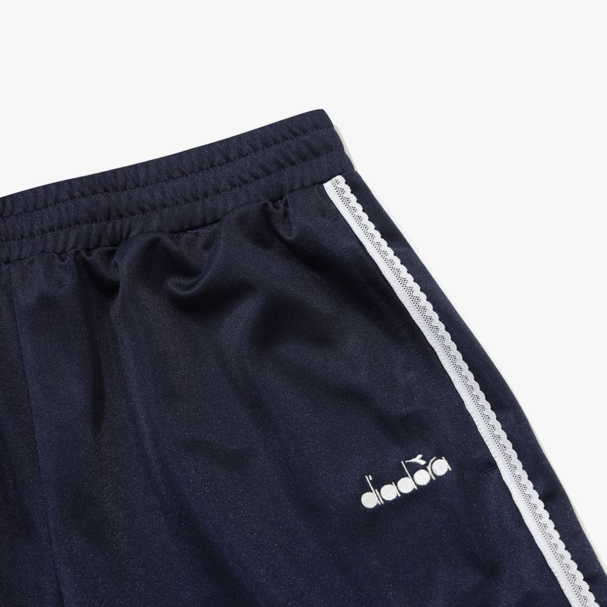 디아도라(diadora) 풋볼 무드 레이스 포인트 쇼츠 우먼 NAVY