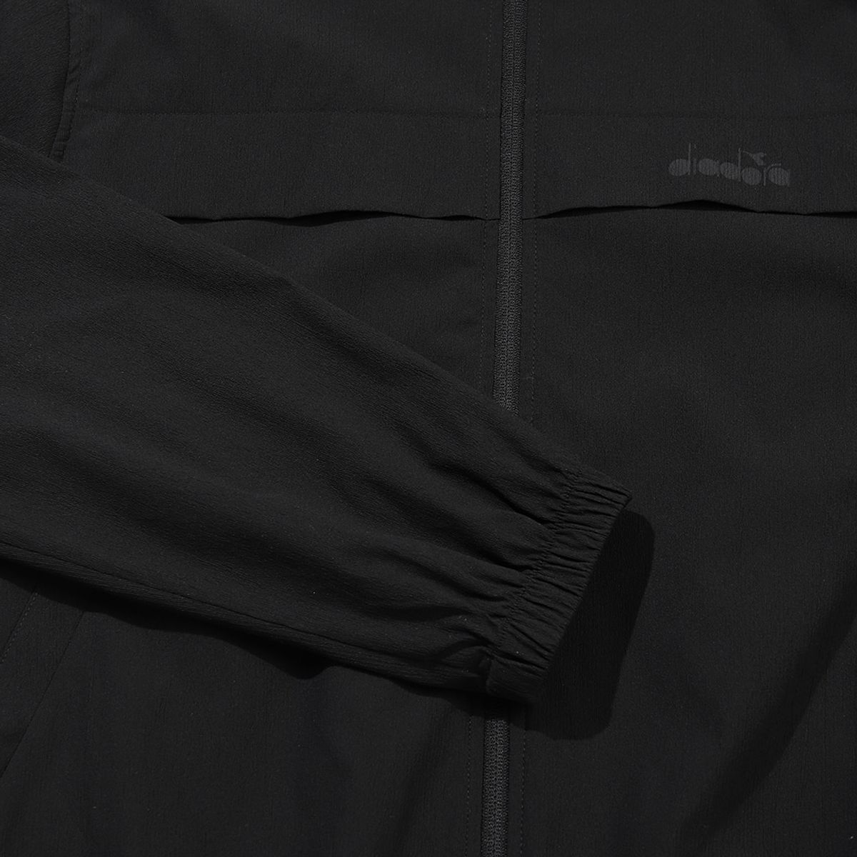 디아도라(diadora) 마이크로 플리츠 자켓 BLACK