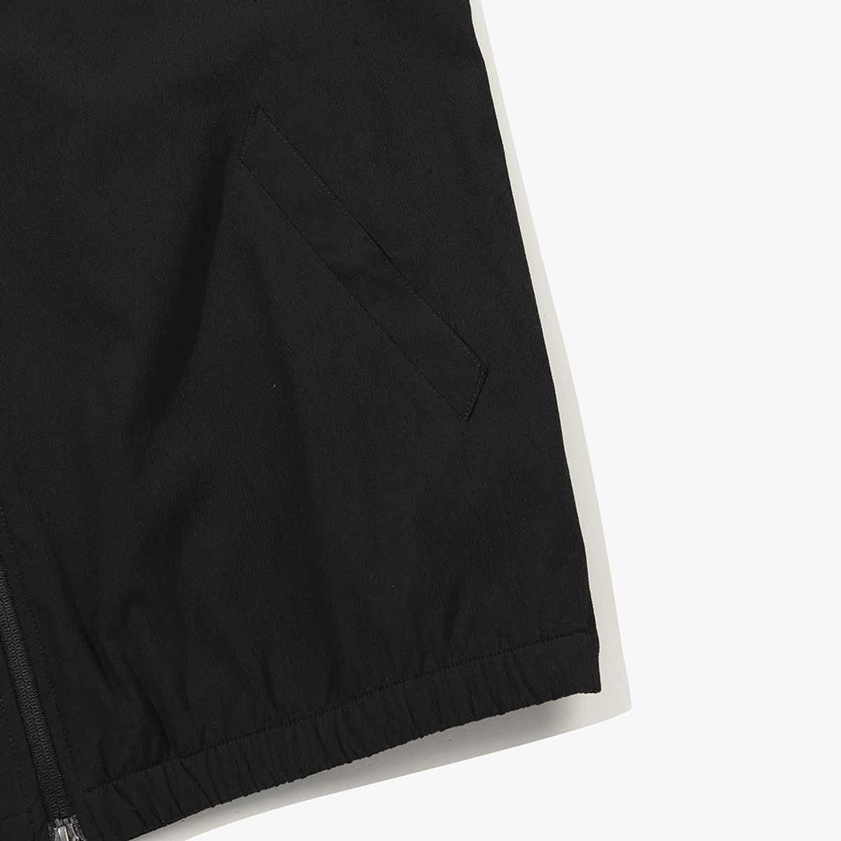 디아도라(diadora) 마이크로 플리츠 자켓 BLACK