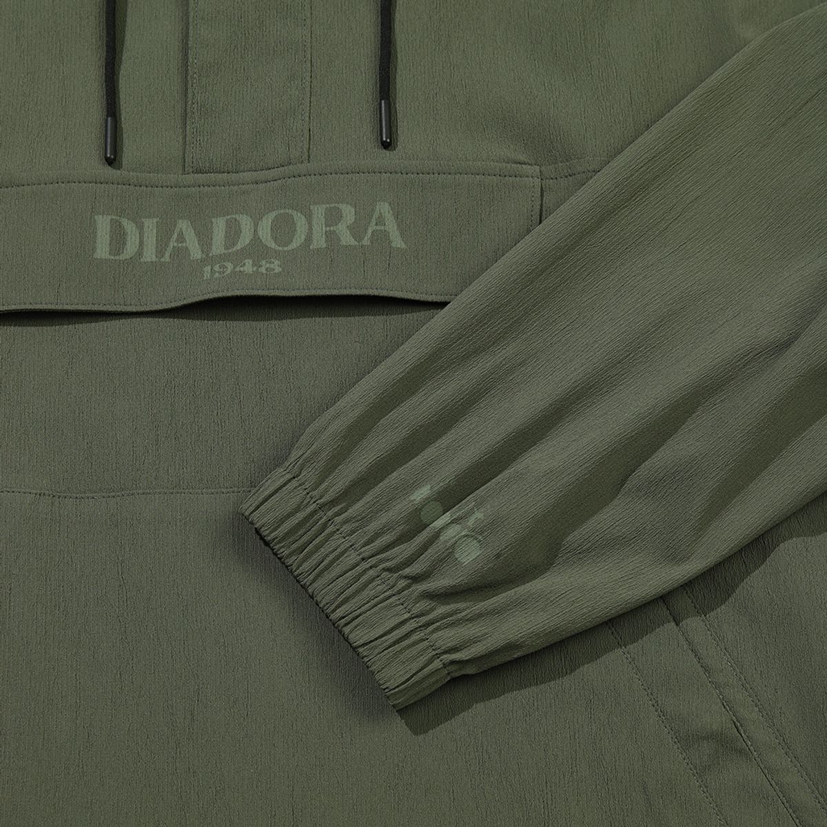 디아도라(diadora) 마이크로 플리츠 후드 아노락 자켓 KHAKI