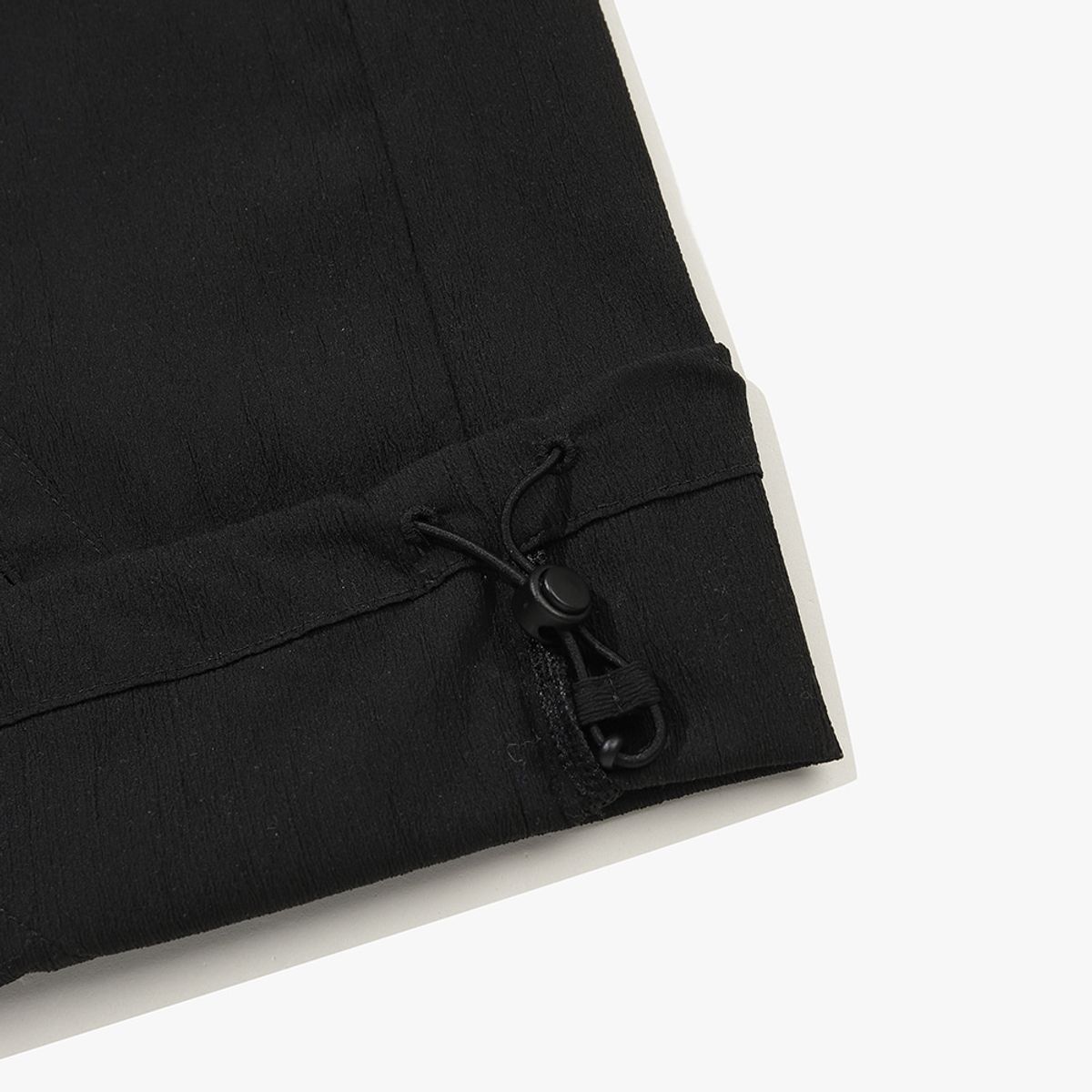 디아도라(diadora) 마이크로 플리츠 후드 아노락 자켓 BLACK
