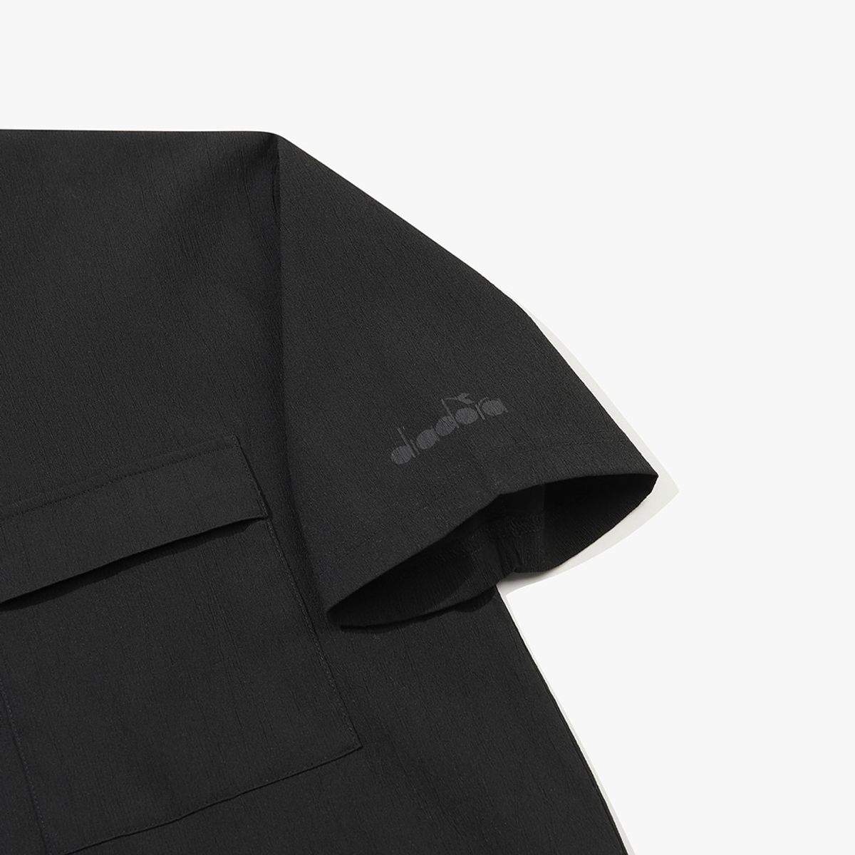 디아도라(diadora) 마이크로 플리츠 반팔 피스테 BLACK