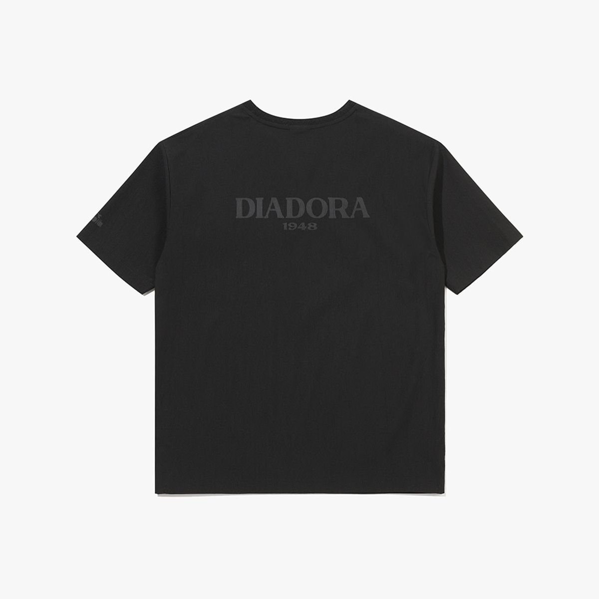 디아도라(diadora) 마이크로 플리츠 반팔 피스테 BLACK