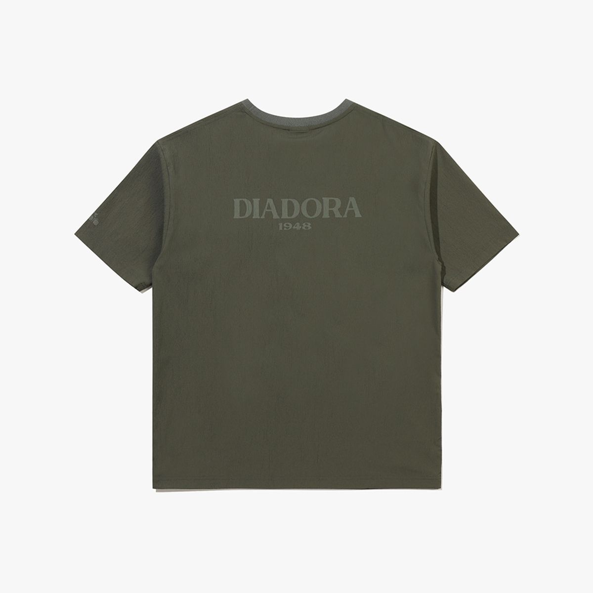 디아도라(diadora) 마이크로 플리츠 반팔 피스테 KHAKI