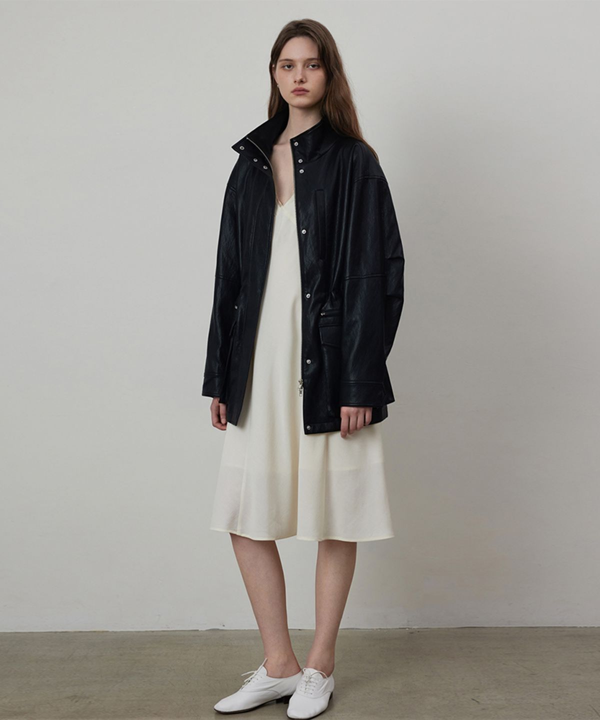 퀸스래빗(Q'SRB) Brighton Faux Leather Drawstring Safari Jacket