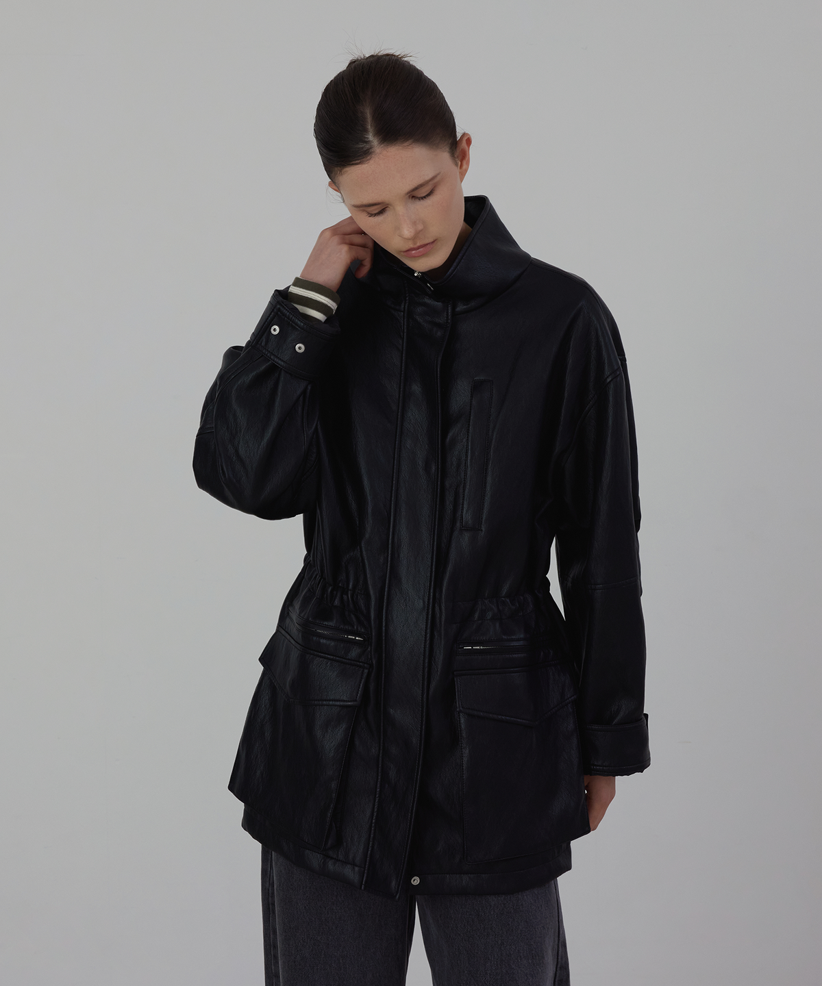 퀸스래빗(Q'SRB) Brighton Faux Leather Drawstring Safari Jacket