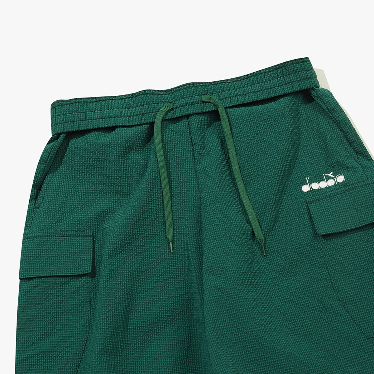 디아도라(diadora) 에어서커 카고 하프팬츠 GREEN